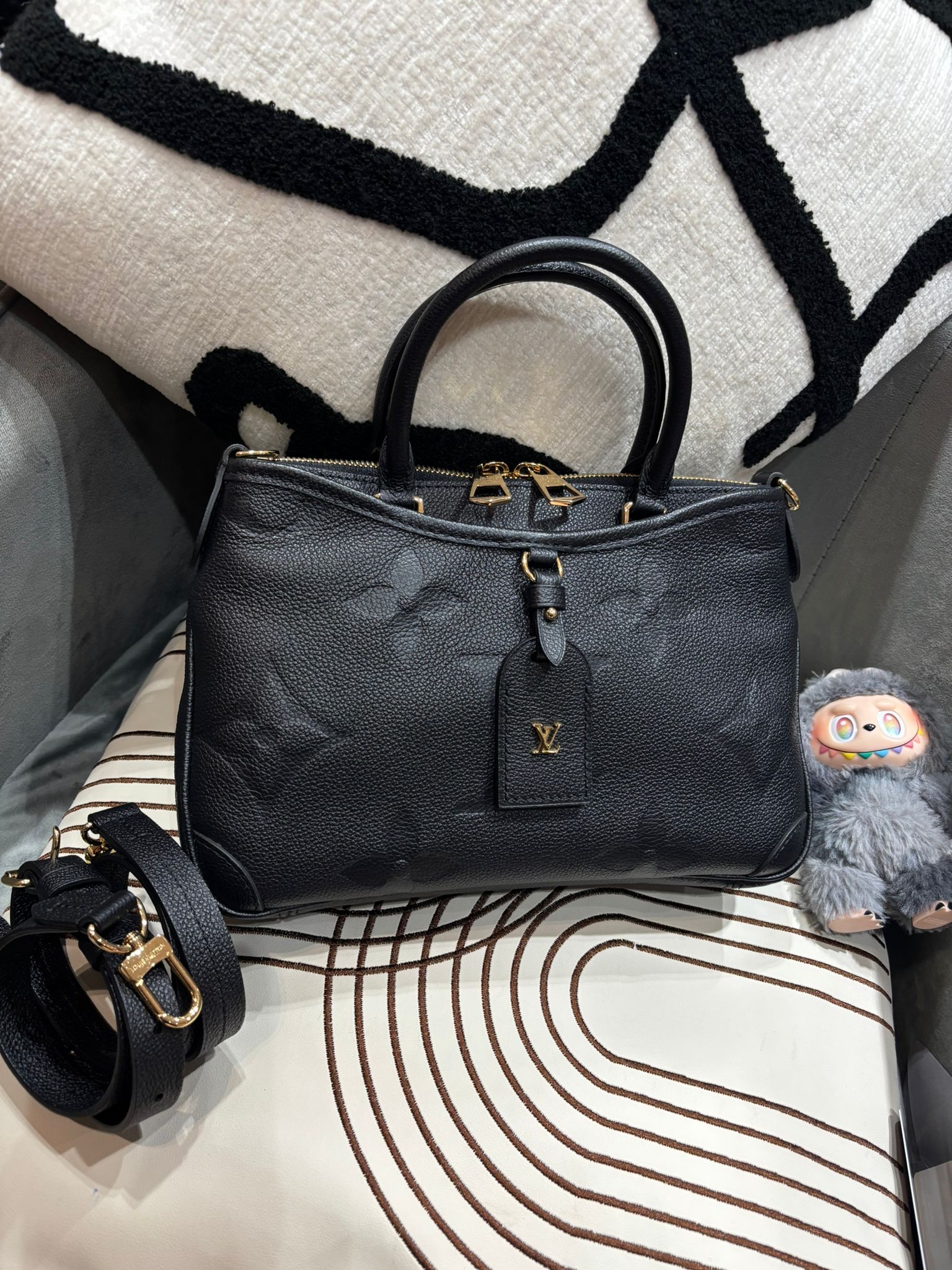 Lv Calfskin Monogram Empreinte Trianon PM 2 way bag M46488 100%Authentic, 99%New ✅Dust bag 