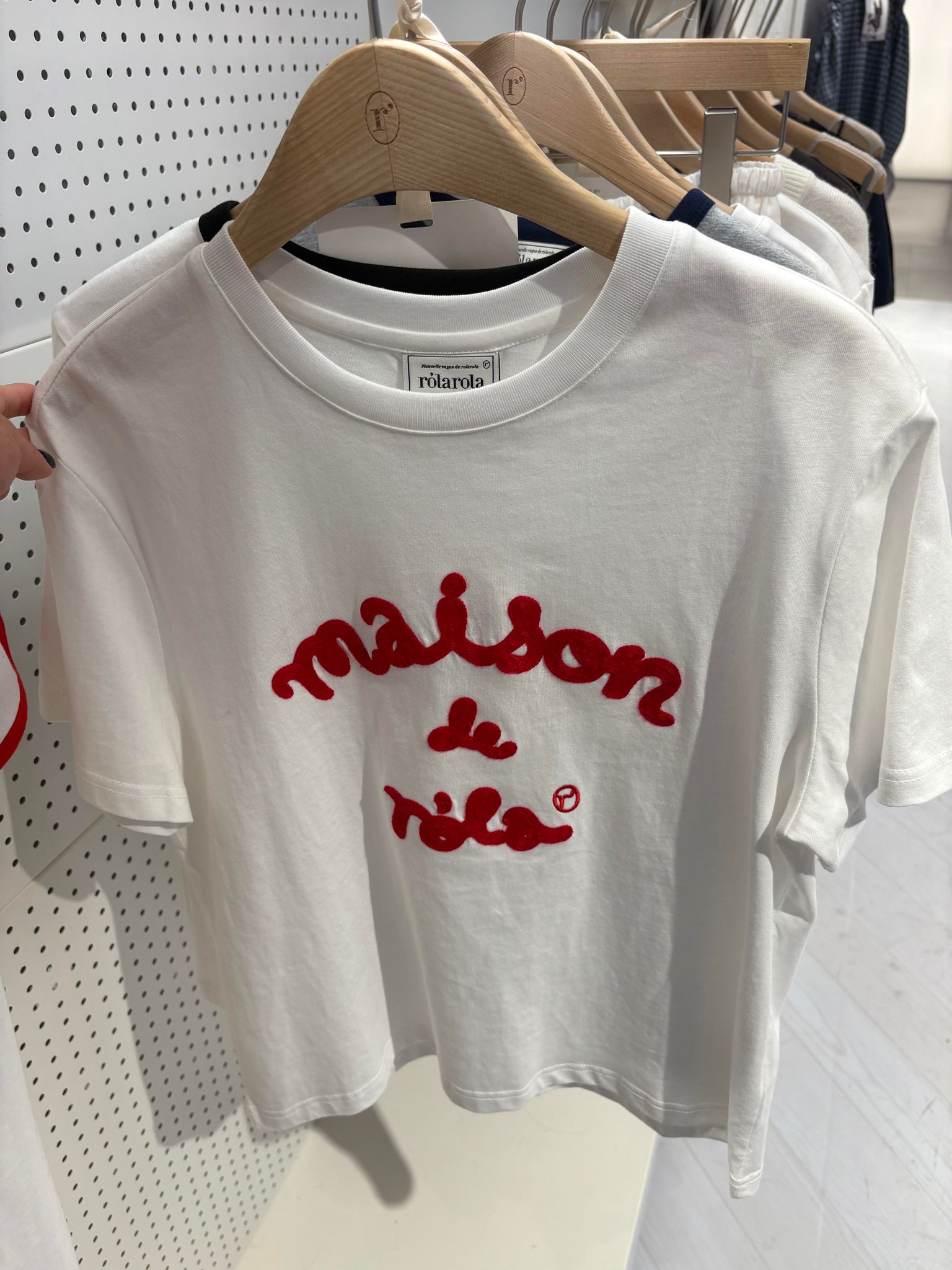 🎀Rolarola 🎀 MAISON DE ROLA EMBROIDERY T-SHIRT 張元英同款 原價43000won 獨家折扣優惠 size: xs/s/m White/black / grey /pink 28/3截單