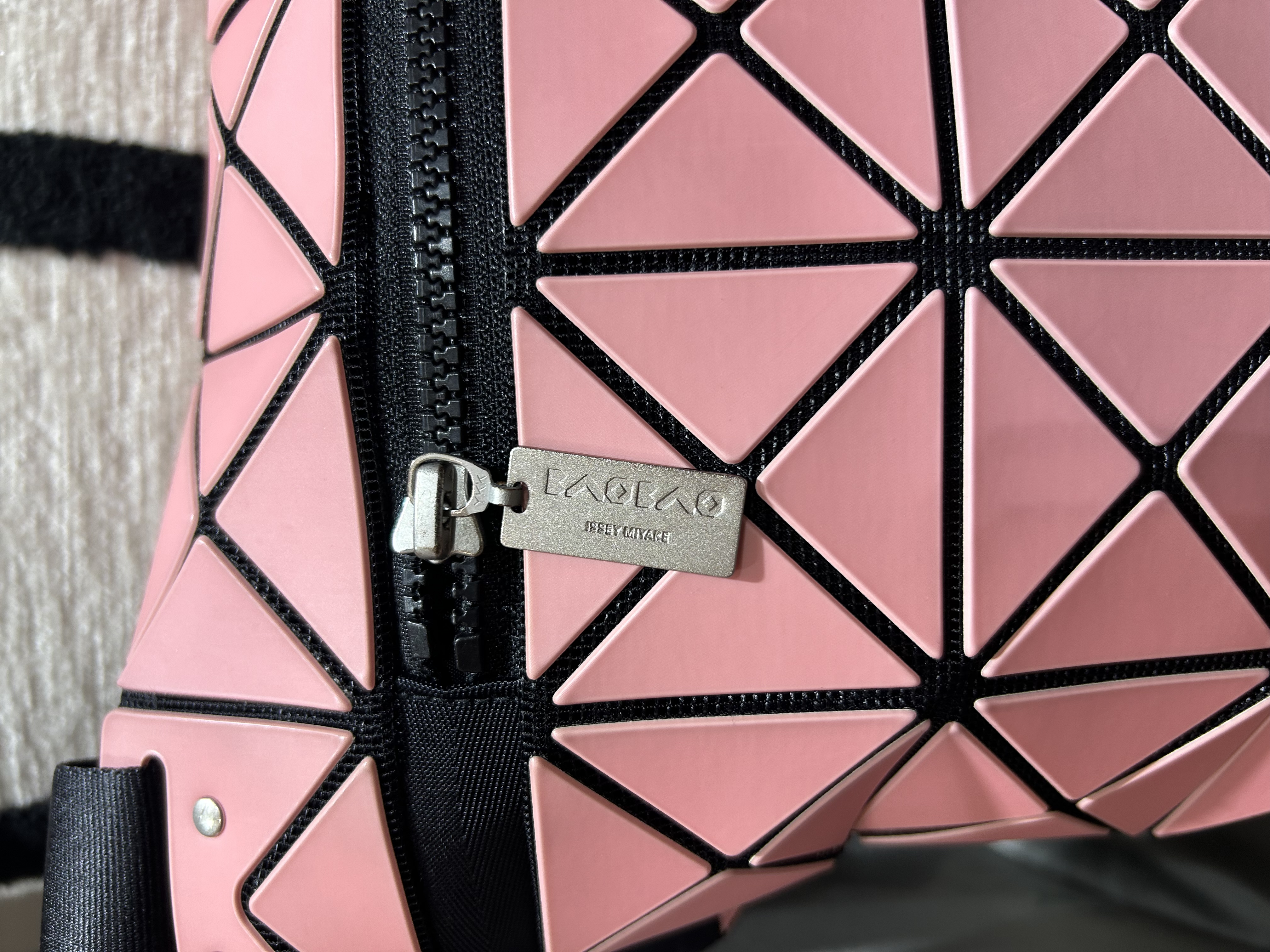 Issey Miyake Bao Bao flap messenger bag Crossbody Bag 100%Authentic, 95%New ✅Dust bag