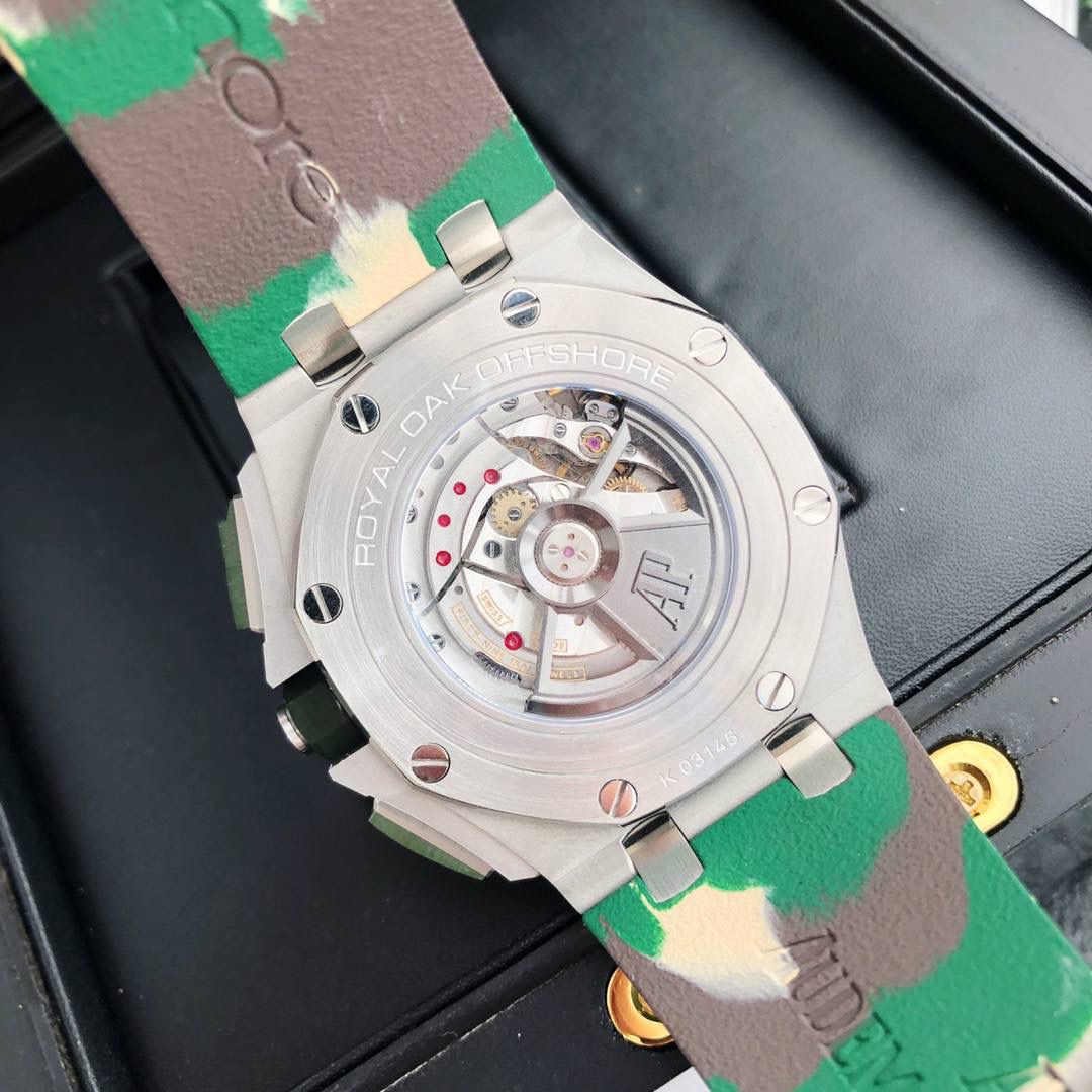 皇家橡树 - 爱彼AP 26400系列 44毫米直径 市面上最好版本的超级复刻 柔软硅胶带 皇家橡树离岸型 男士全自动机械腕表 ，316L精钢表壳 ，搭配原装复刻定制机芯Cal.3126全自动机械机芯 走时精准 稳定，透视后盖 裸露的机芯跟正品一模一样，反炫光蓝宝石玻璃 ，超级耐划痕，搭配原厂模具橡胶表带，原装针扣 ，300米防水，整壳套超高品质，超A做工，非市场普通货，货有所值 ，硬汉必备神器，爱彼入门级腕表 强烈推荐，制作耗时又耗精力，尽可能把最精至的腕表呈现给各位腕表爱好者。