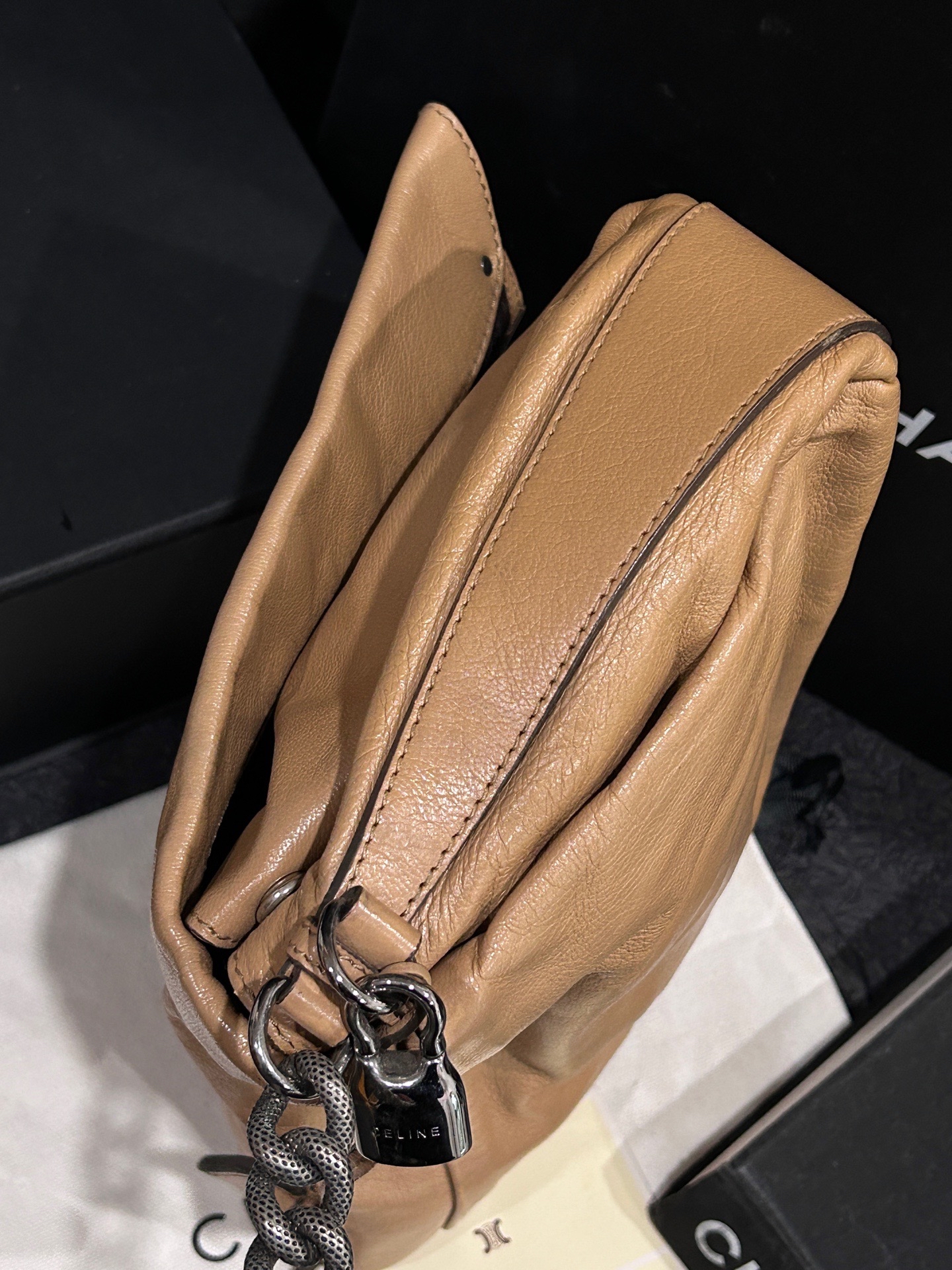 【預訂貨品】Celine 奶茶色油蠟皮方扣包 