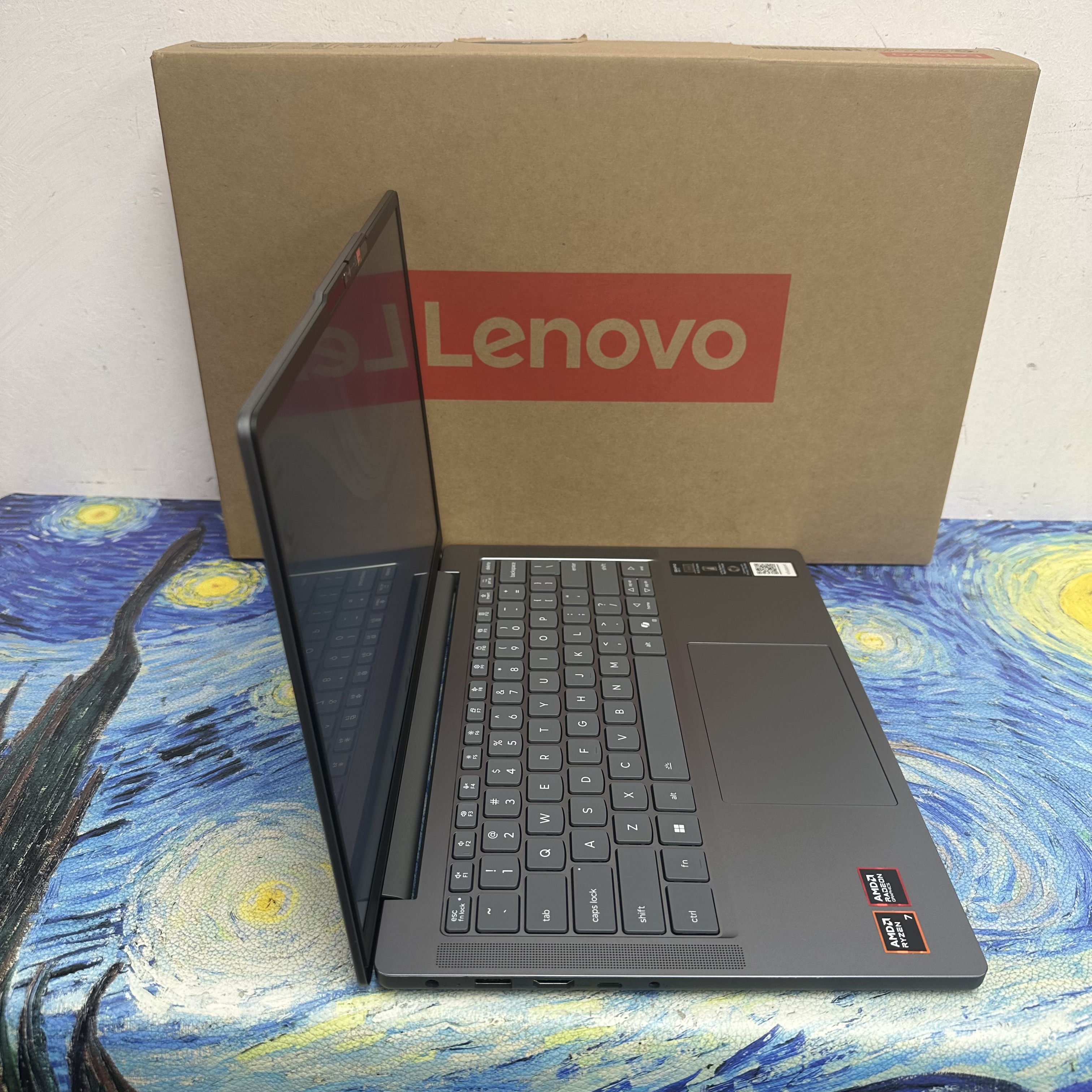 #5693 (全新AMD聯想🔥)Lenovo ideapad slim 3  /AMD Ryzen 7 8840HS /16GB Ram/512GB SSD/1200p/四邊窄邊框/ Notebook / Laptop / Gaming  / PC / 文書 / Movie / Office / Netflix 