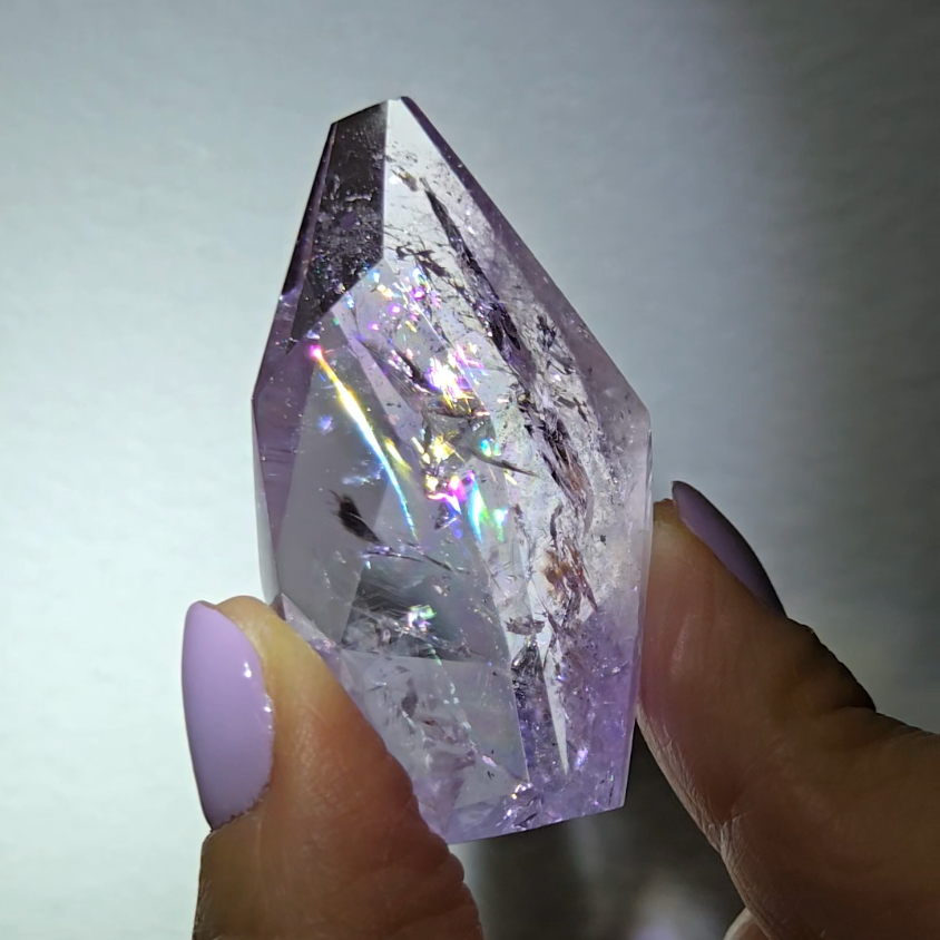 Amethyst pocket stone with rainbows and phantoms - AM68