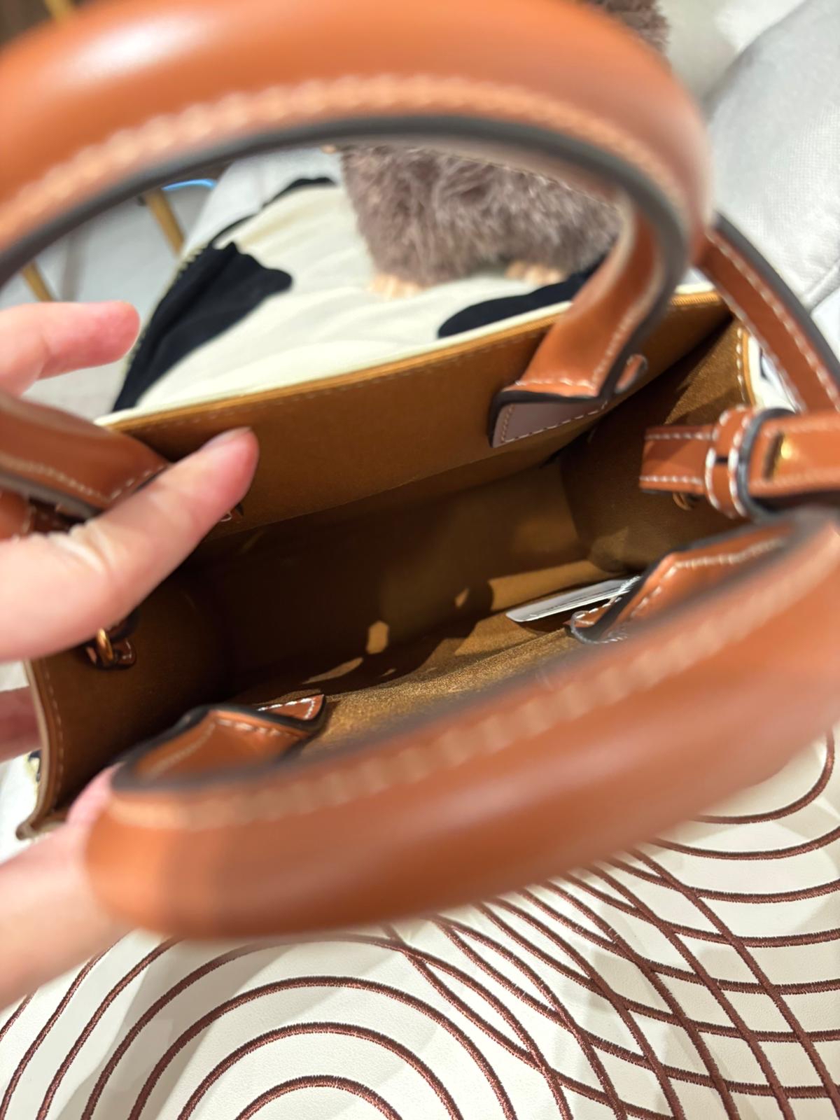 Celine Mini Vertical Cabas Red & Write 100%Authentic, 95%New ✅Dust bag