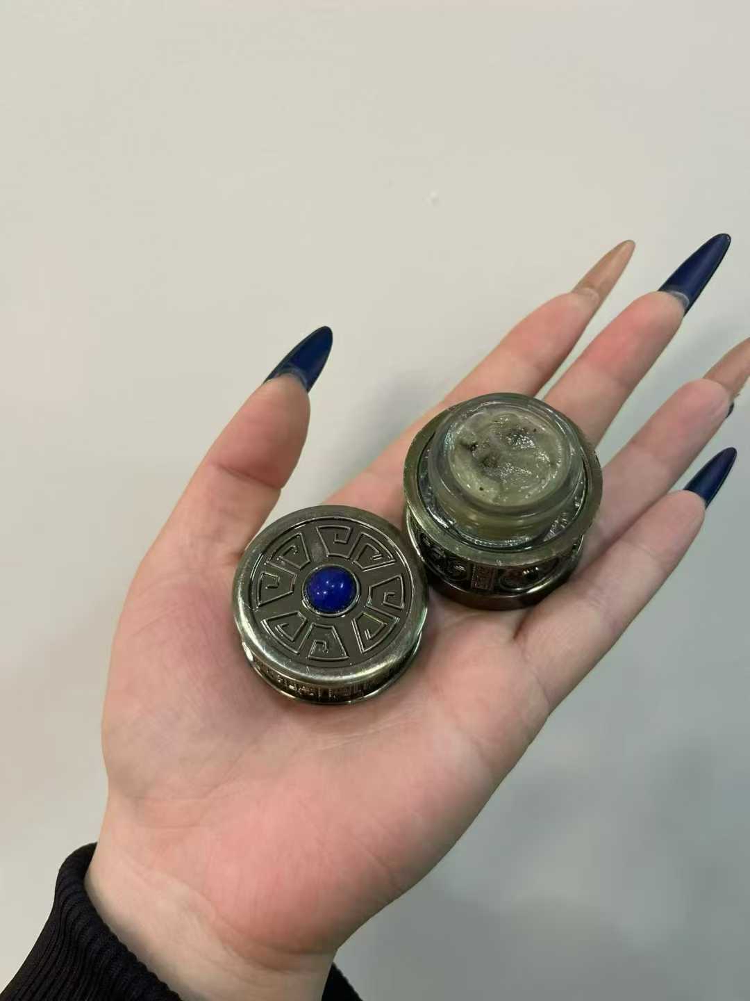 師公婆扁（婆康瑪第一高徒）收藏婆康瑪生前【東山再起萬噴膏】絕版狠貨，全泰再也找不到