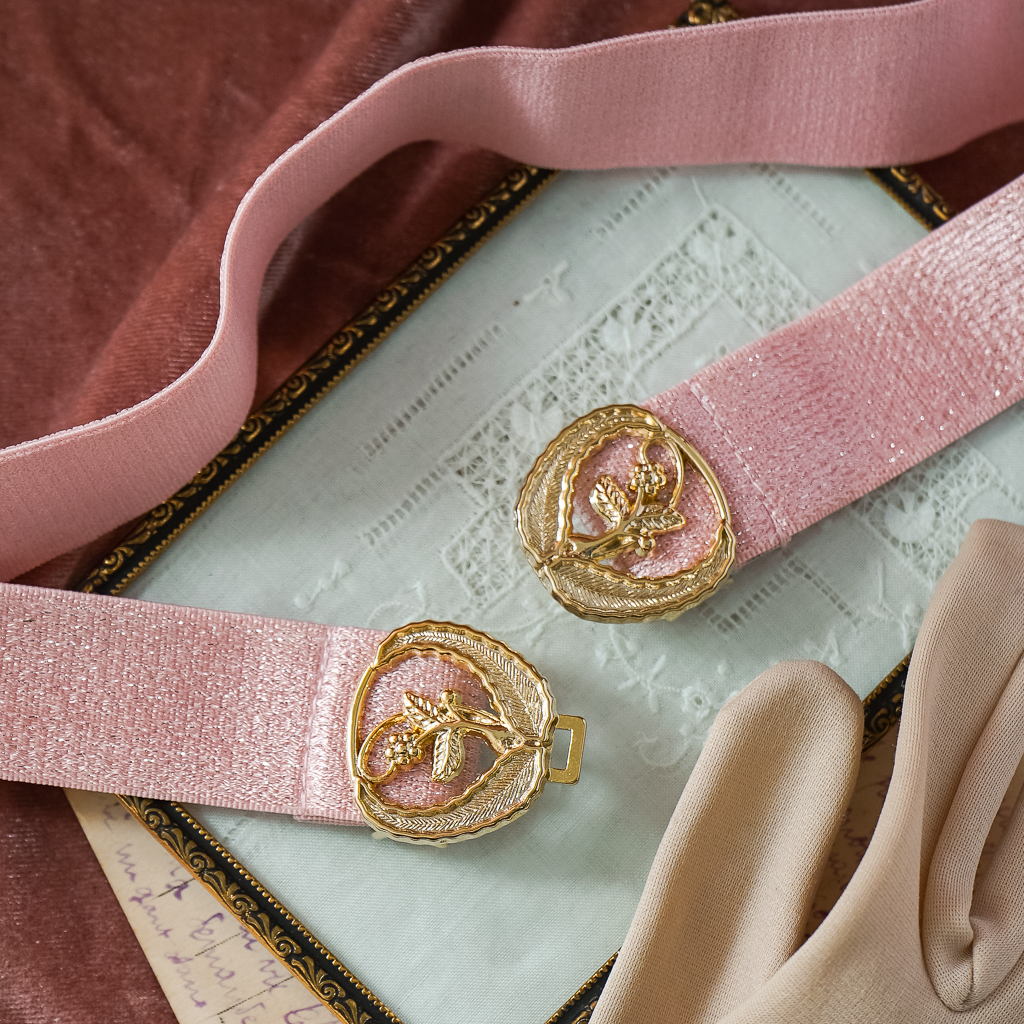 Vintage Japanese Leafy Pattern Belt Buckle with Pink Elastic Band