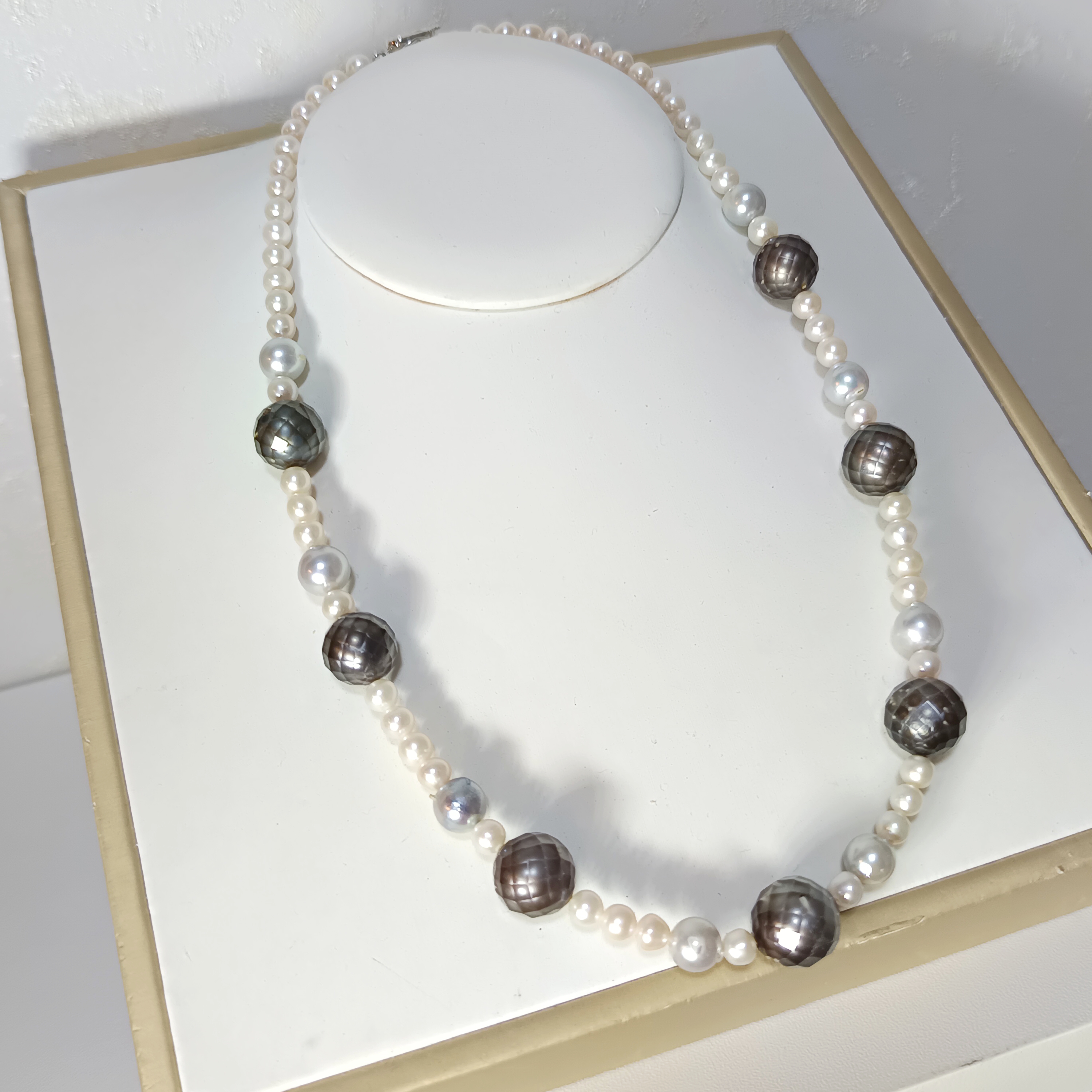 近正圓極強光淡水珍珠+大溪地華珍珠+日本真多麻海水珍珠設計款925銀扣頸鍊