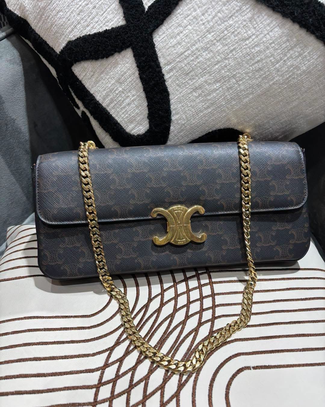 Celine triomphe chain shoulder bag  100%Authentic,98%new ✅dust bag 
