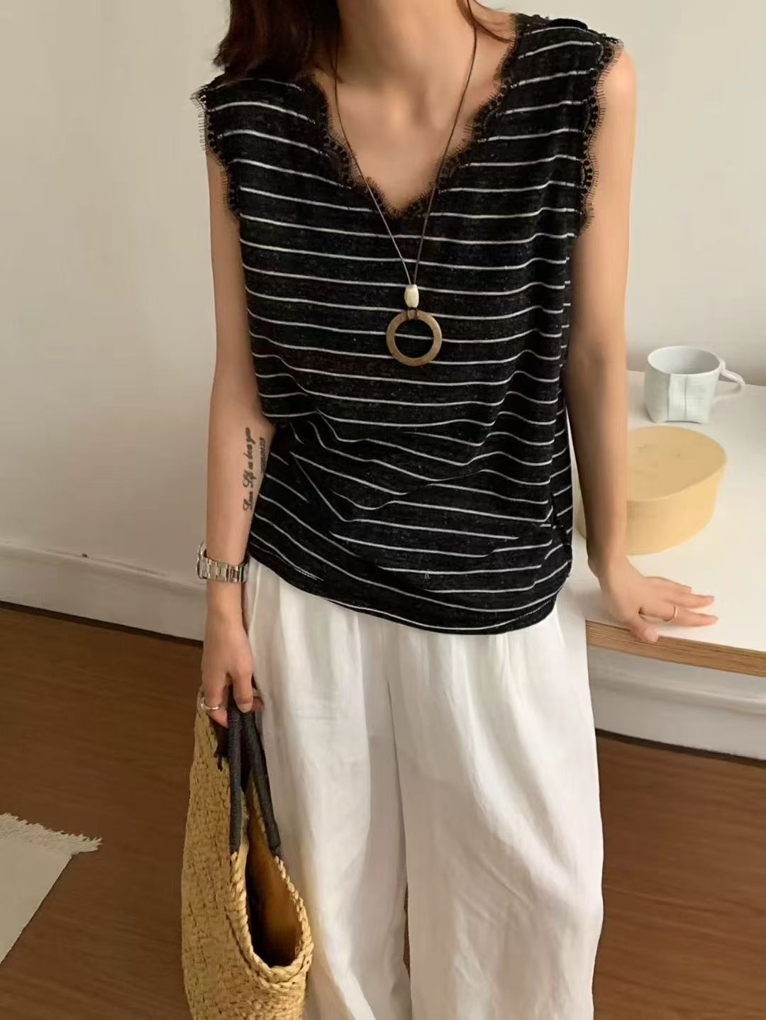 Lace 邊V 領背心 