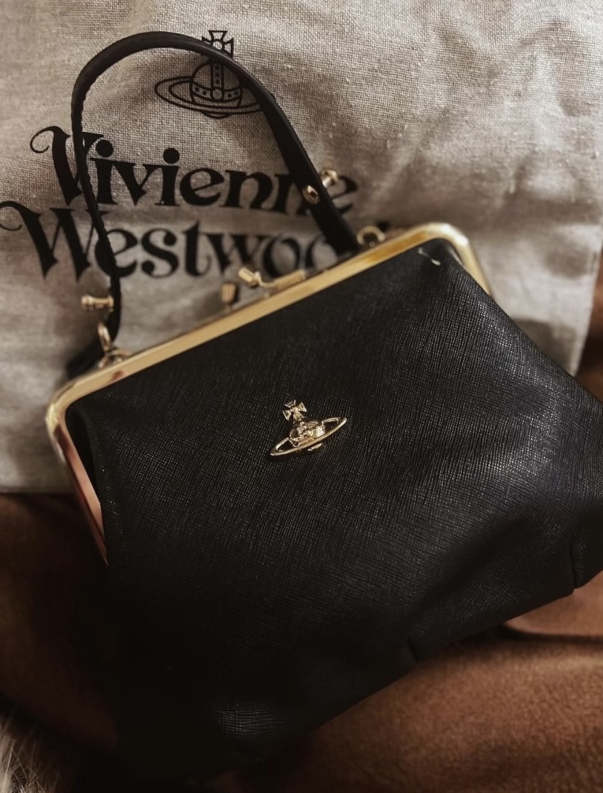 7月1-3日限時優惠💖現貨🍒Westwood 黑金餃子袋 Size 22x17x7cm 鏈條可以除出嚟