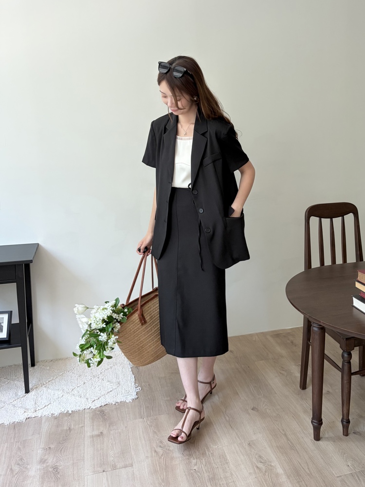 Noir Air Relaxed Blazer (Black)