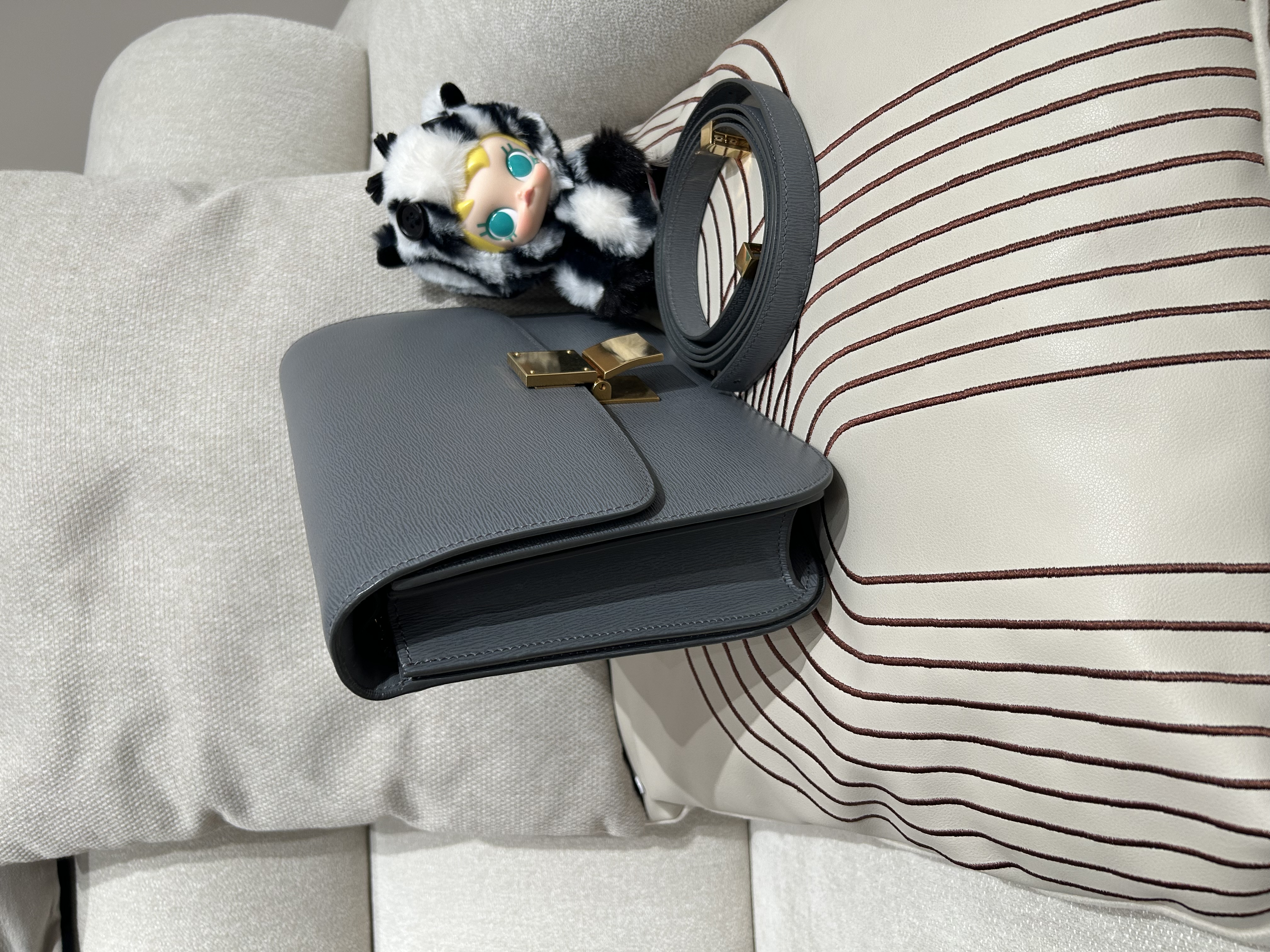 Celine classic box medium grey 100%Authentic, 98%New ✅Dust bag