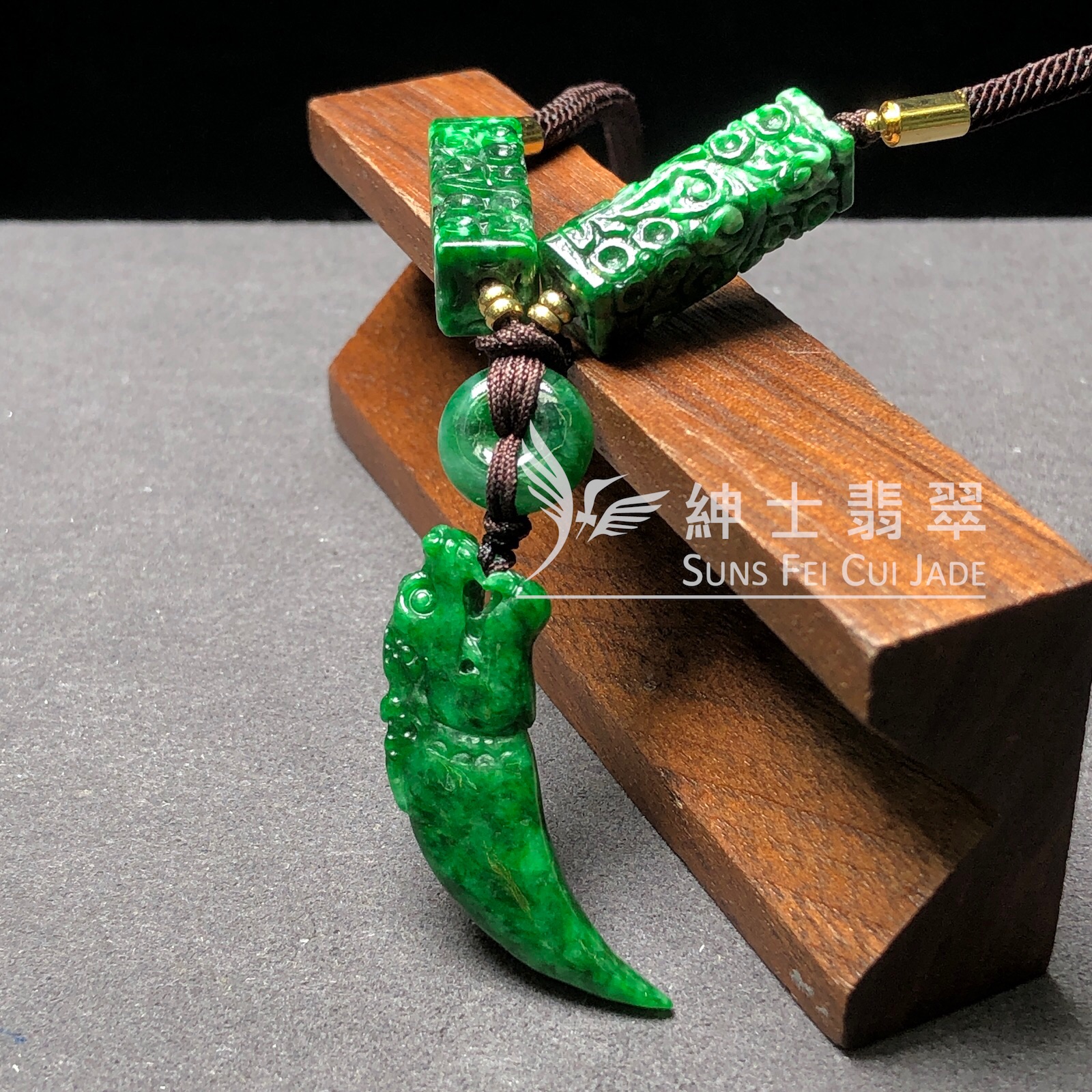 B08507 花青龍牙雕刻件特色頸繩