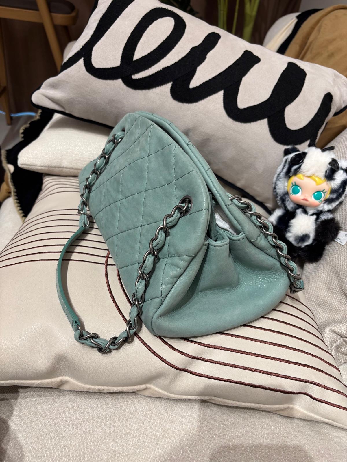 chanel mademoiselle Shoulder Bag 100%Authentic, 95%New ✅Card✅Dust bag