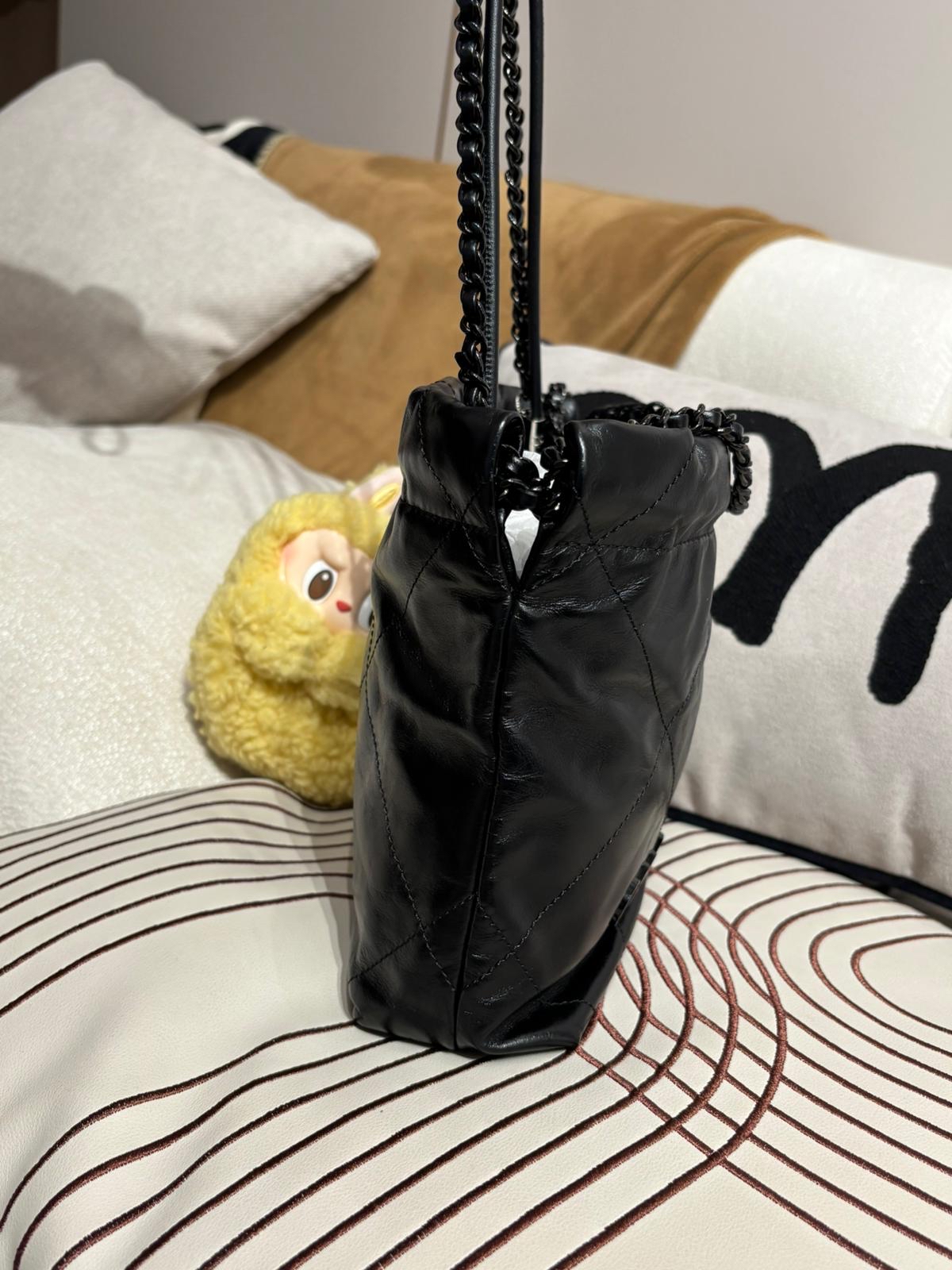 Chanel 22 mini so black calfskin  100%Authentic ,95%new ✅chip✅dust bag✅box