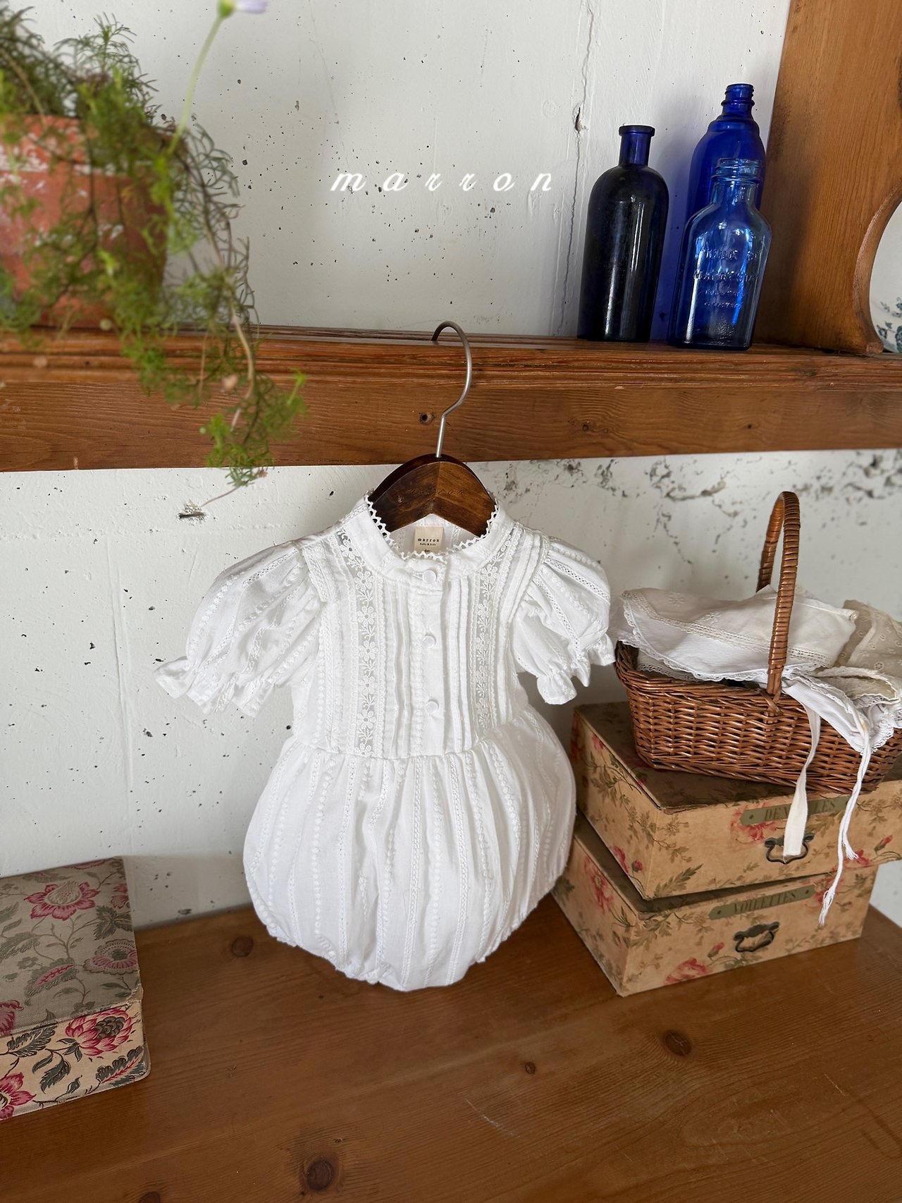 ☀️預訂 韓國直送☀️🇰🇷Marron蕾絲提花泡泡袖包屁衣