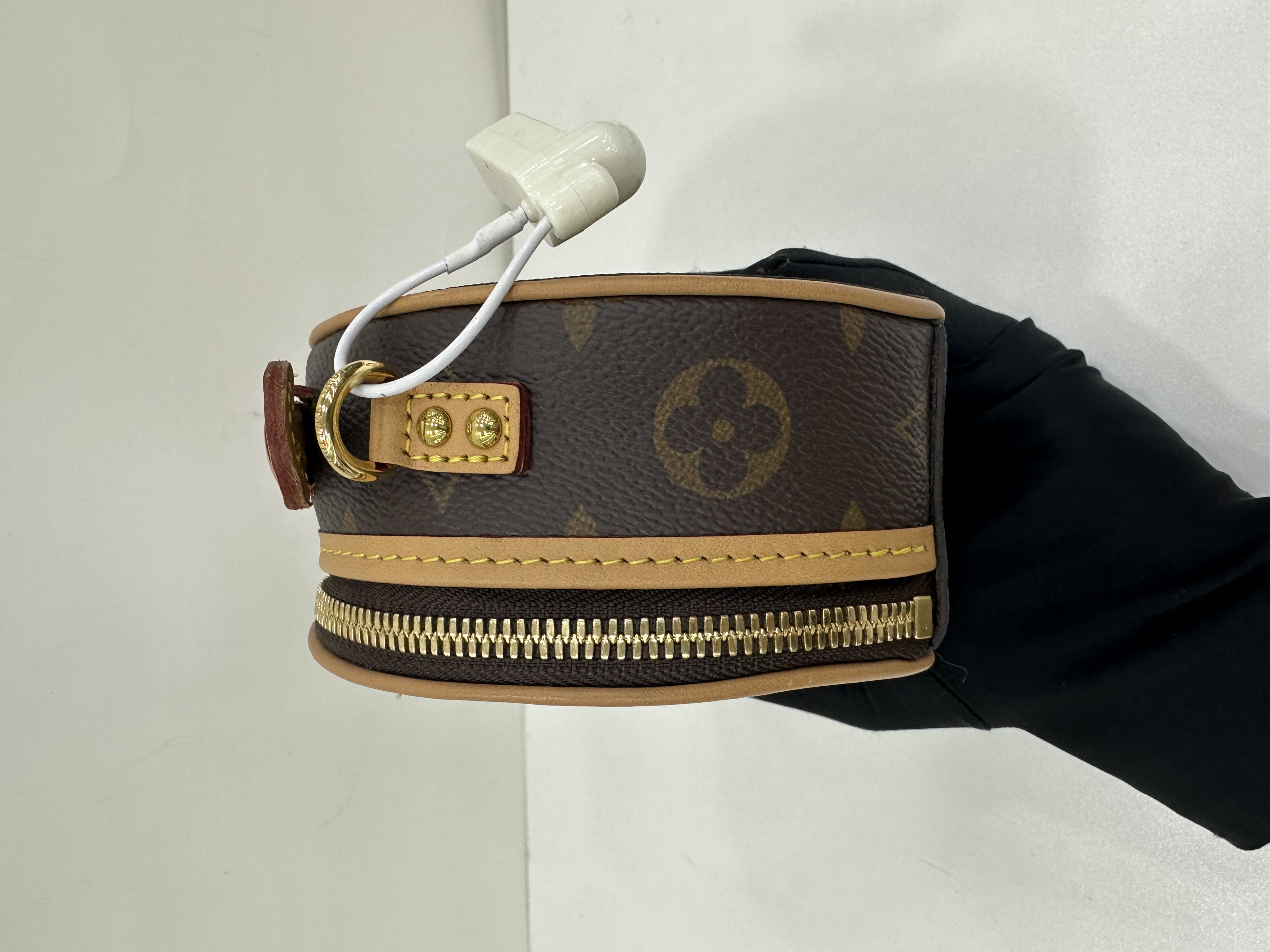 直播貨品 |  [1個-$100 2個-$300］GG07