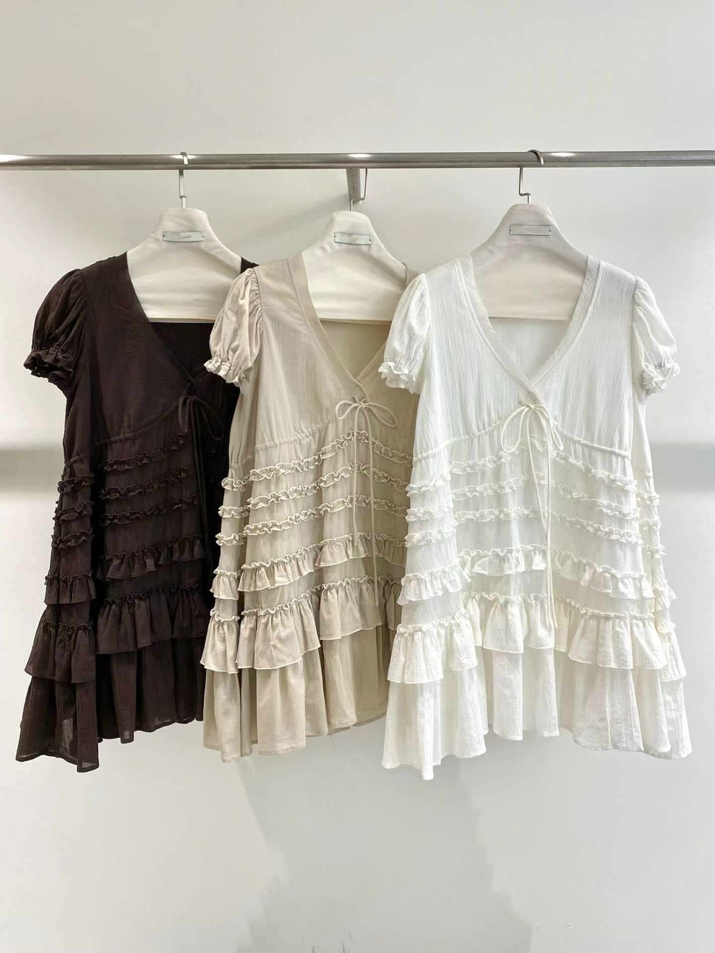 Girly V-neck shirred dress