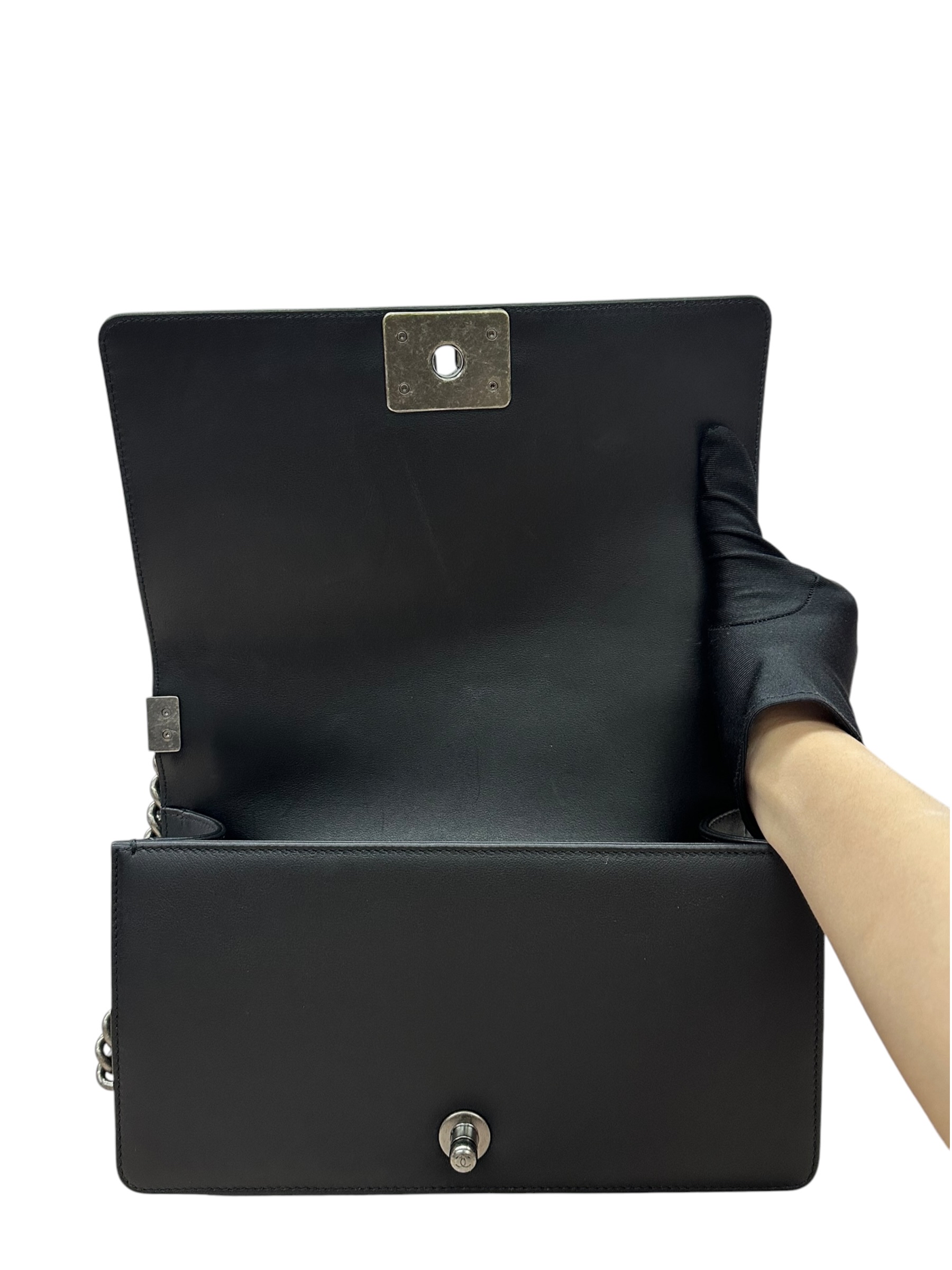 Pre-owned Chanel Boy 25 Flap Bag Calfskin / Product Code: 082107