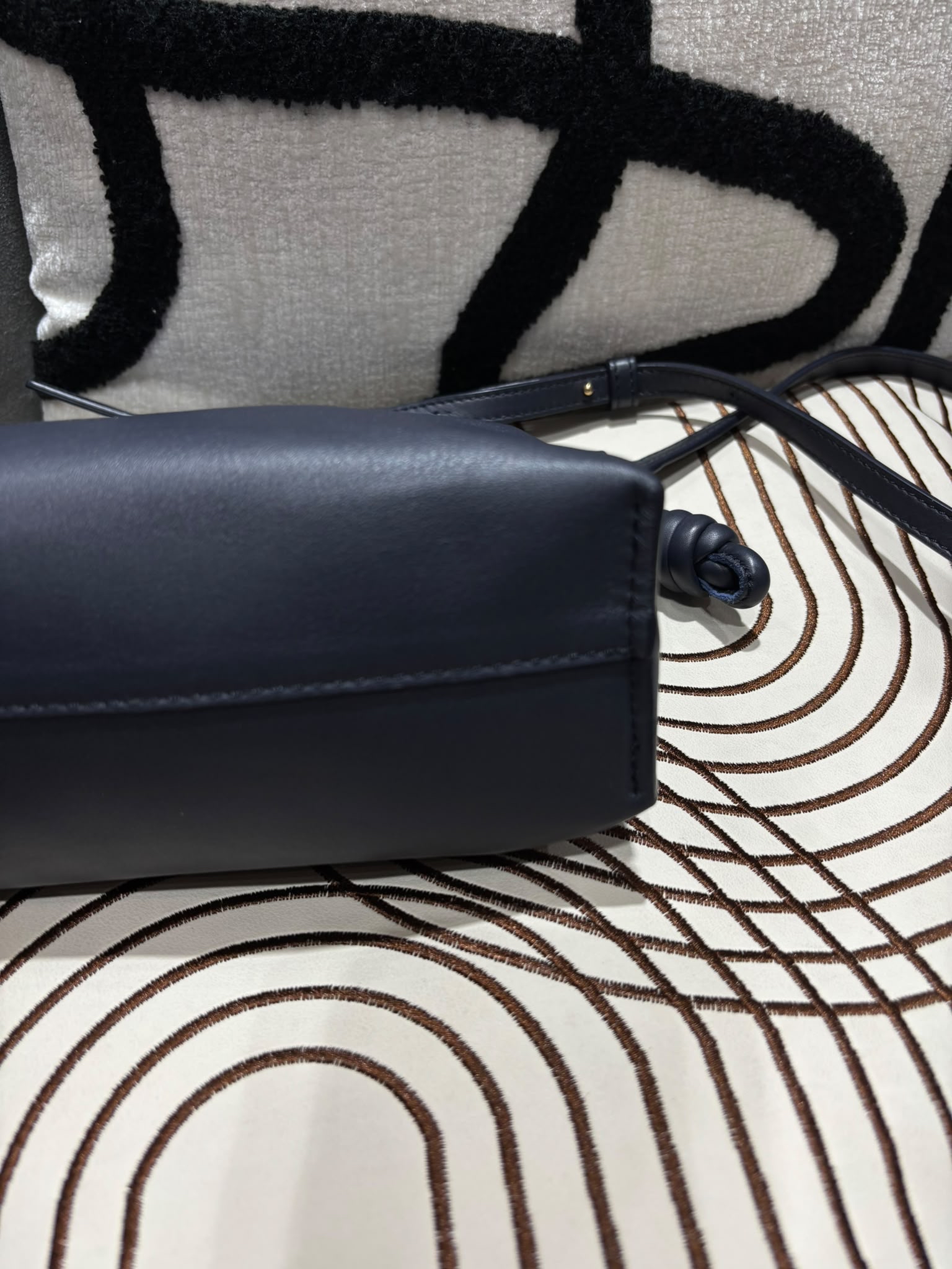 Loewe flamenco clutch 雲朵 limited edition 100%Authentic, 98%New ✅Dust bag