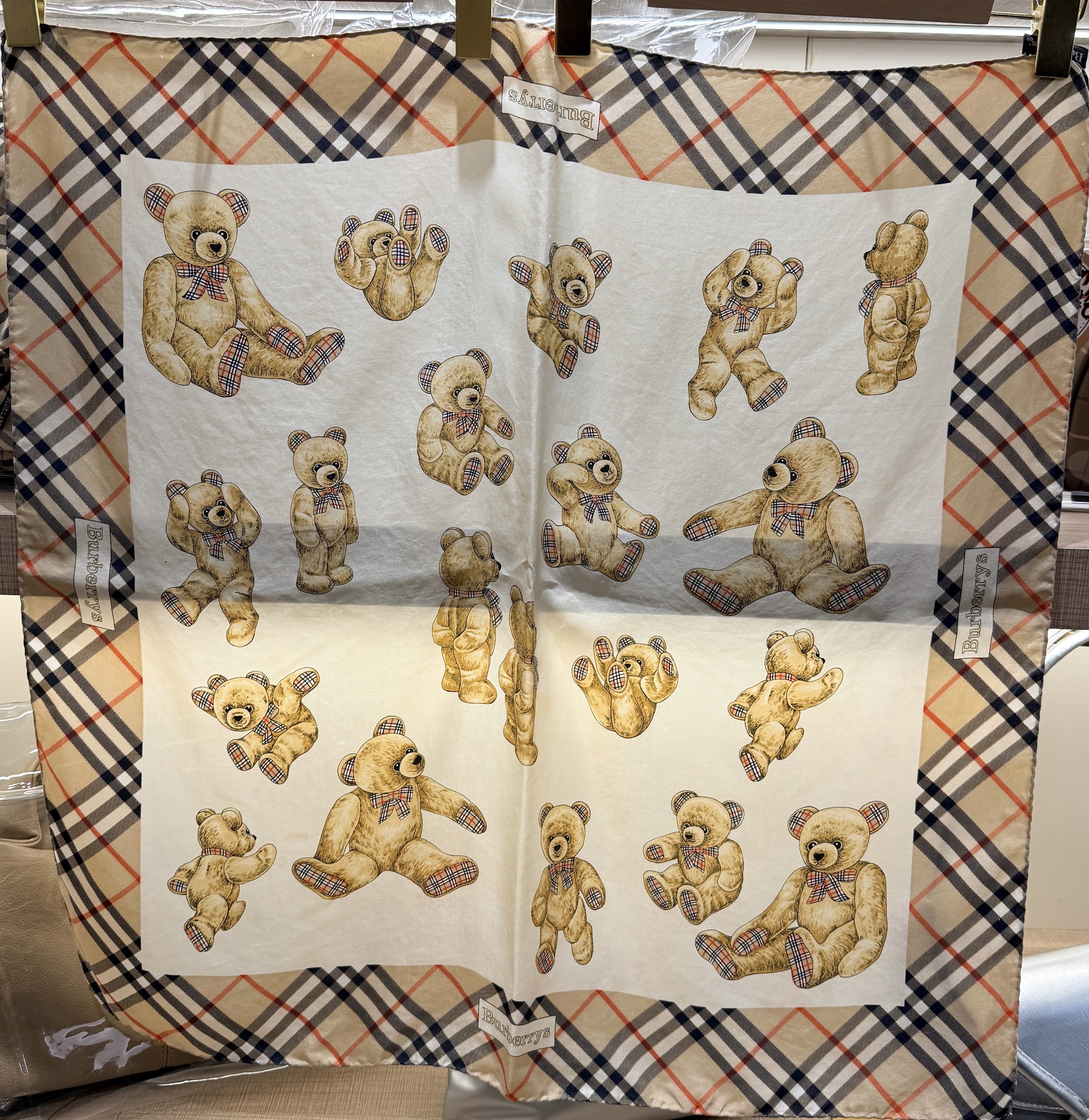 Burberrys 100% Silk 絲巾