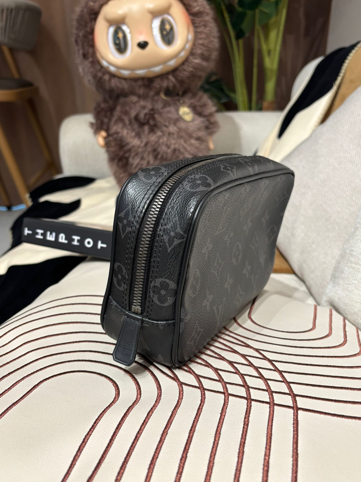 Lv Toilette Trousse Toilette M43384 100%Authentuc, 95%New