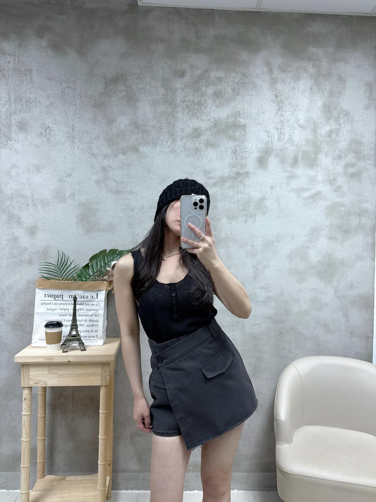 D14 扣鈕針織背心