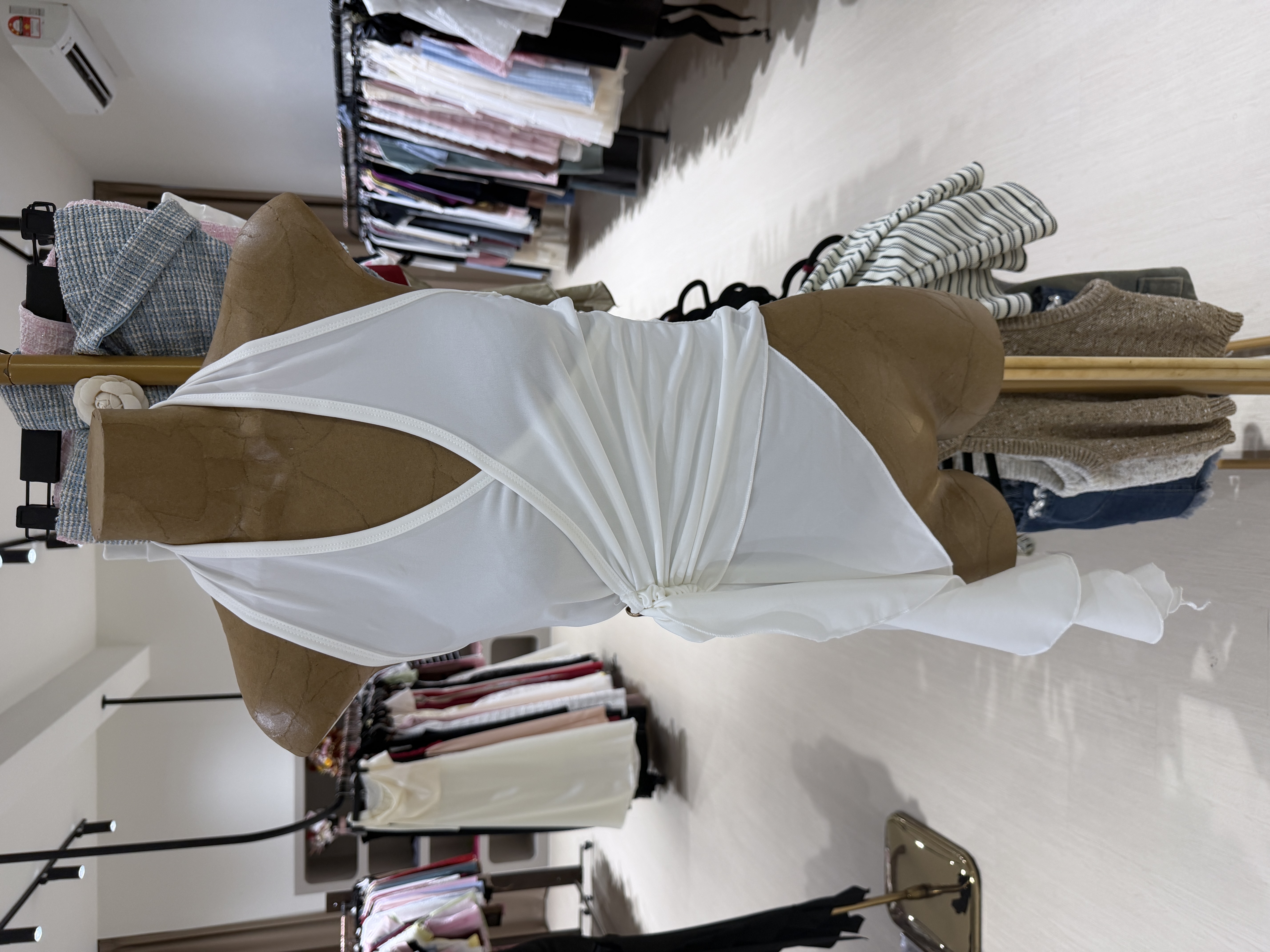 性感挂薄V领小背心