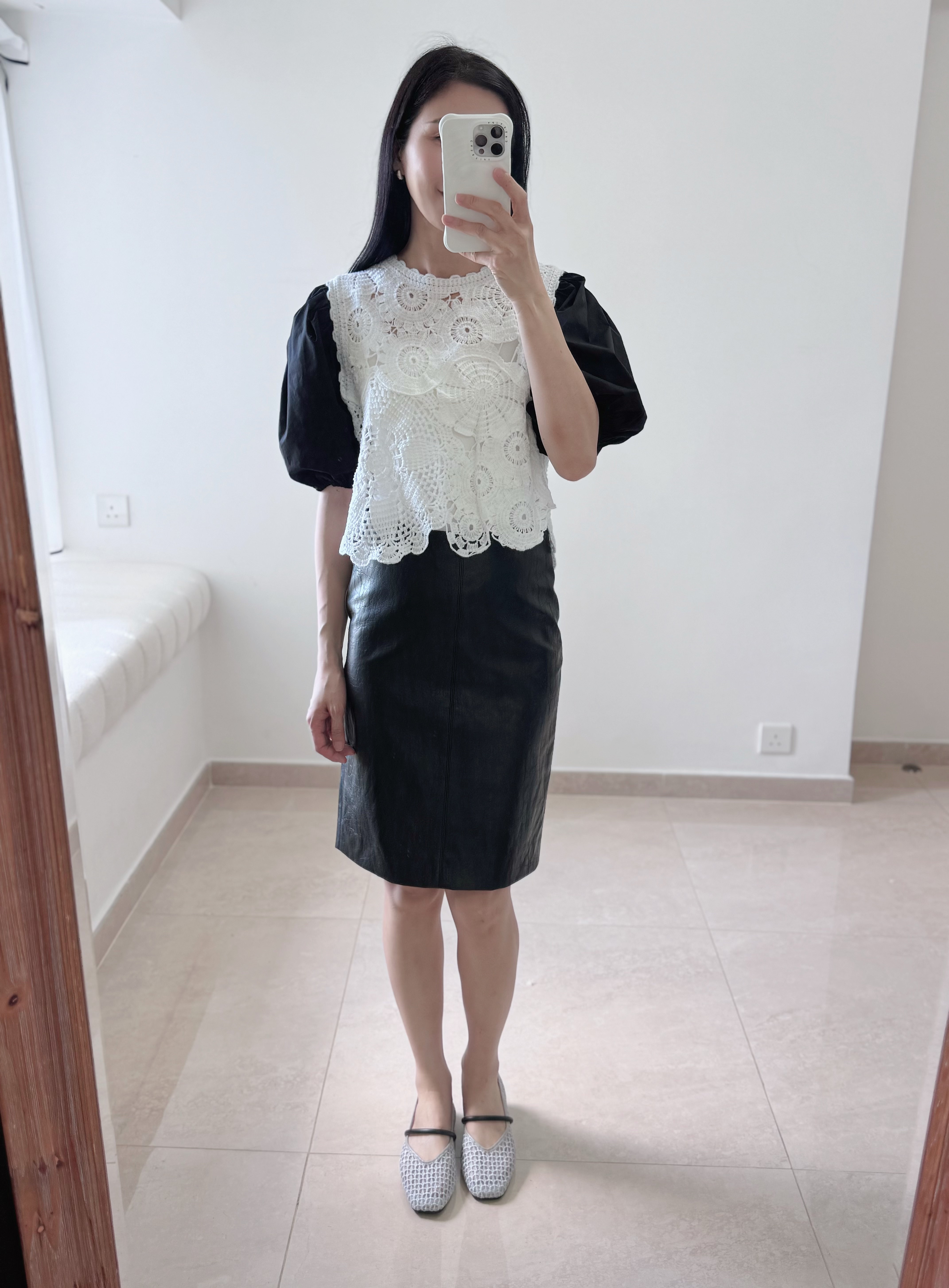 Crocheted puff sleeves blouse (Ivory)