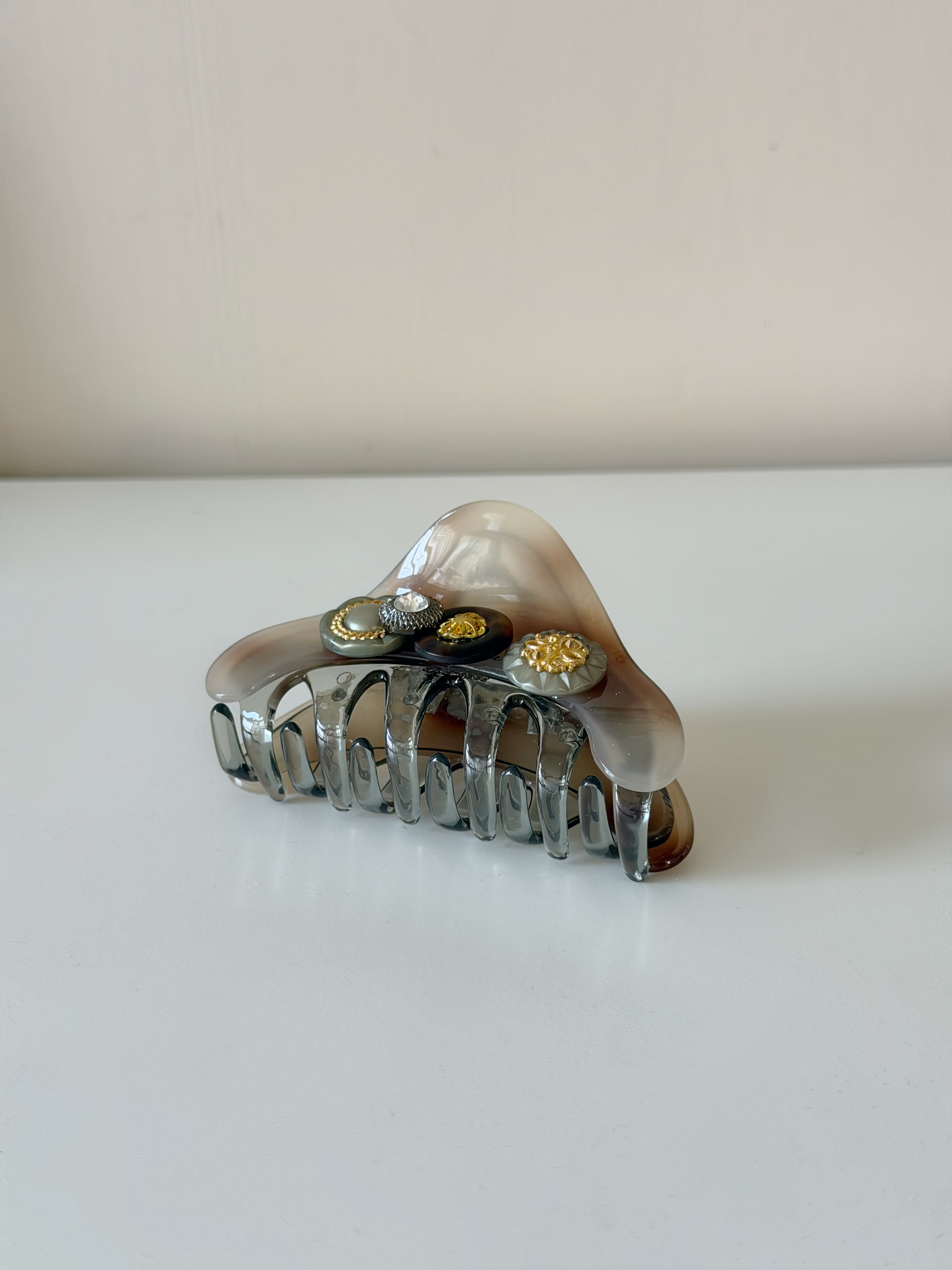 法式復古鈕扣啡綠混色鯊魚髮夾 