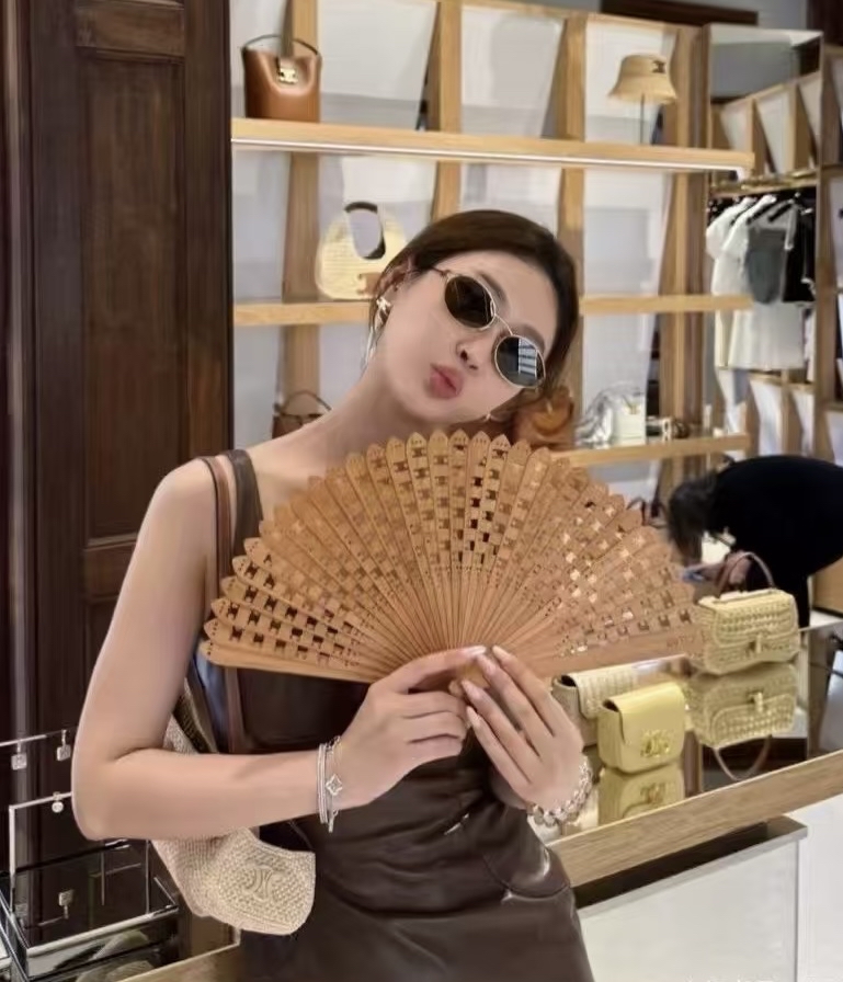 MIUMIU 新款 logo 太陽眼鏡 🕶️