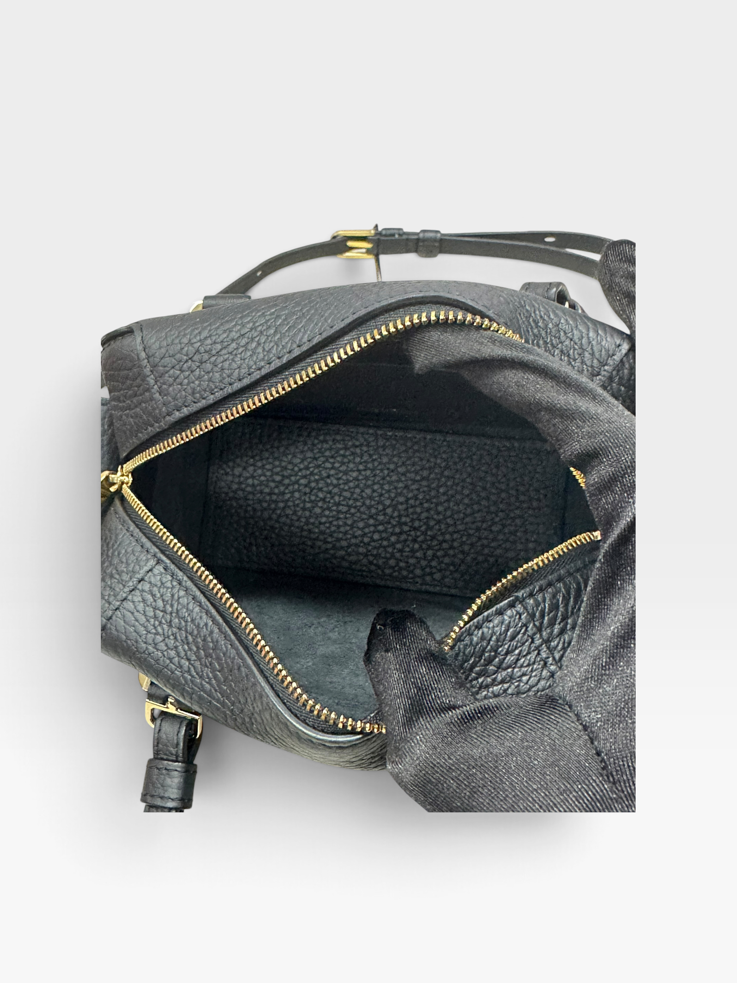 Pre-Owned DELVAUX Cool Box Nano / Product Code: 092409