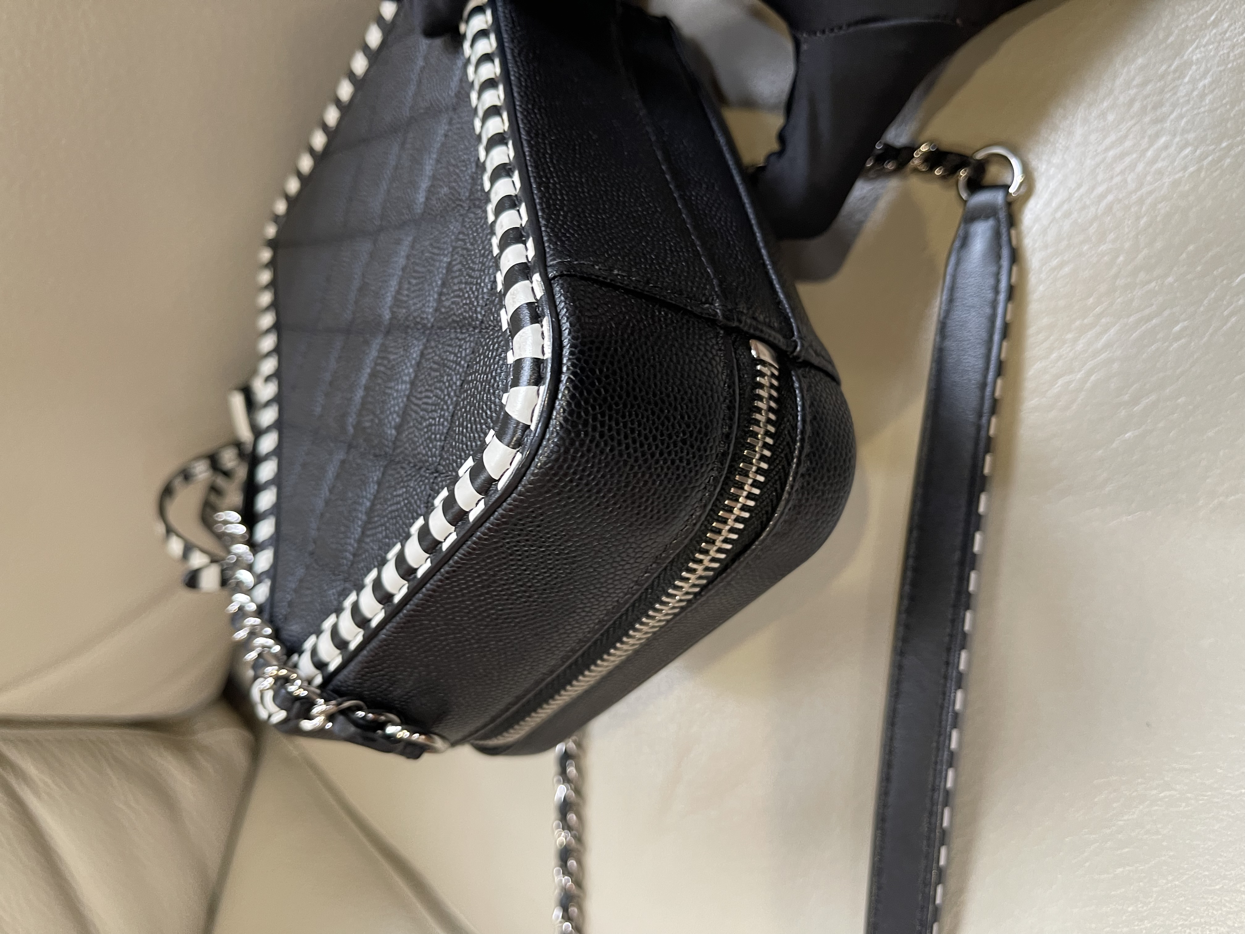 Pre-owned Chanel  Filigree small vanity case