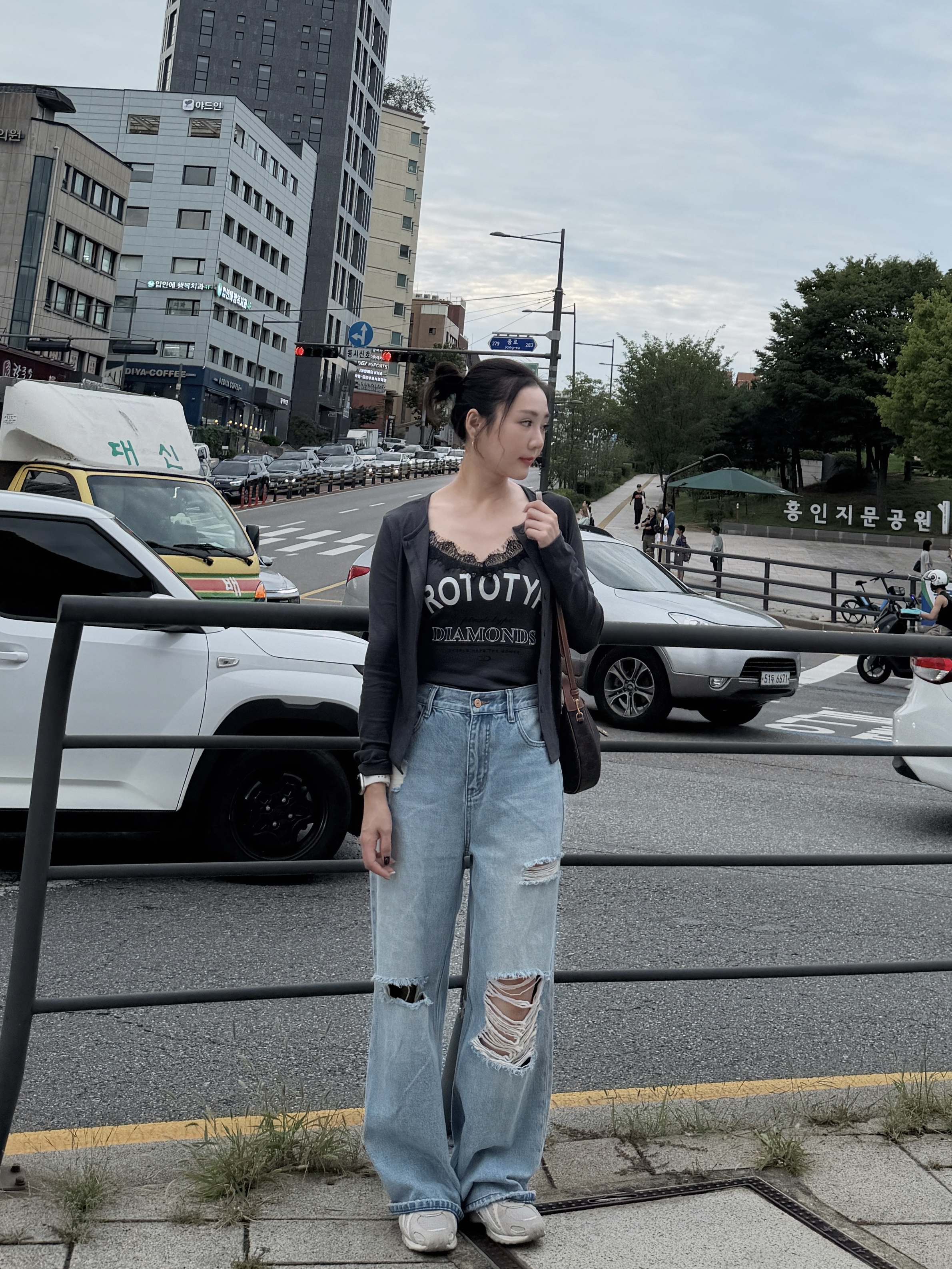 Lace英文字上衣套裝