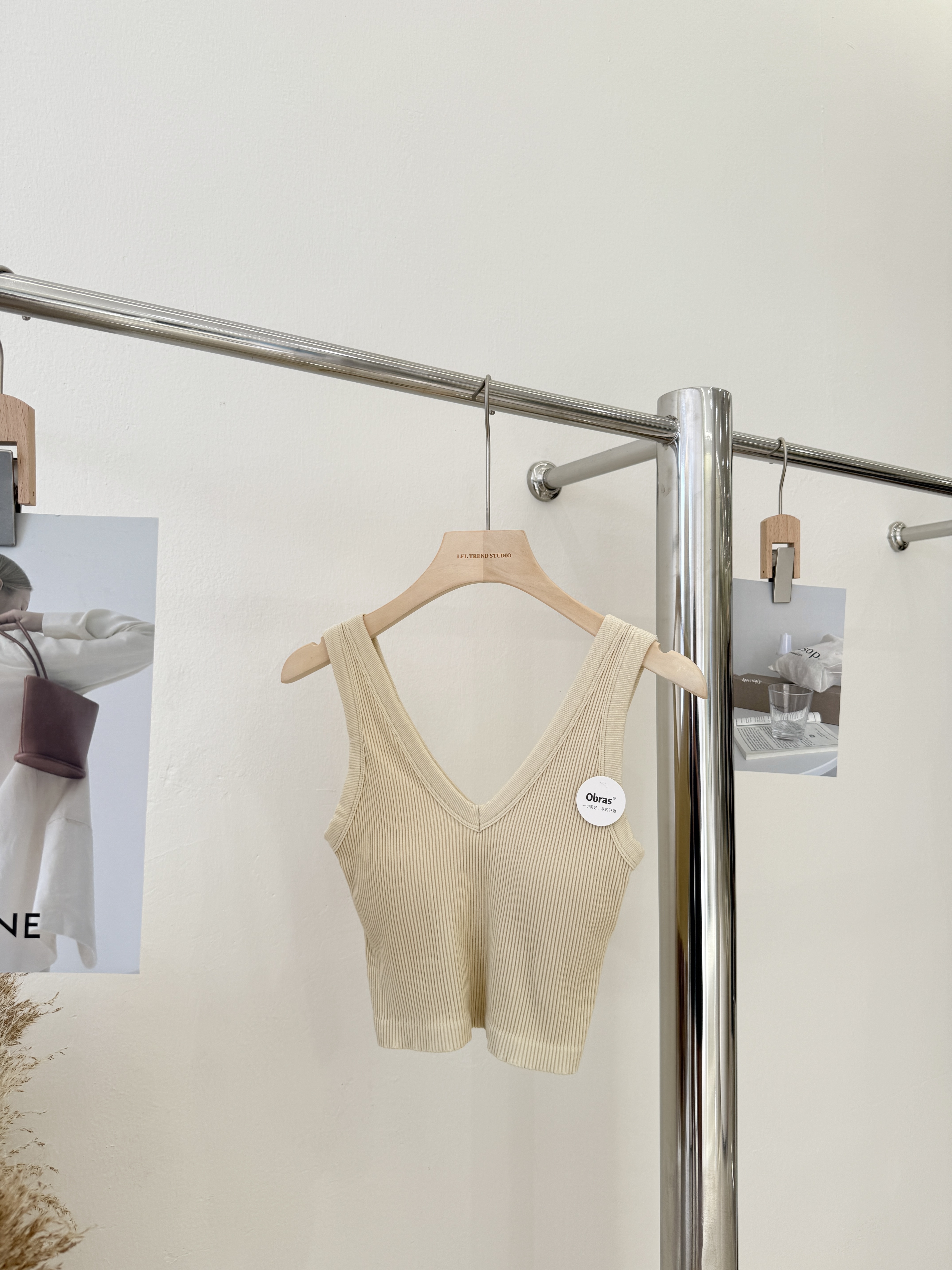 6897 螺纹中长V领胸垫背心