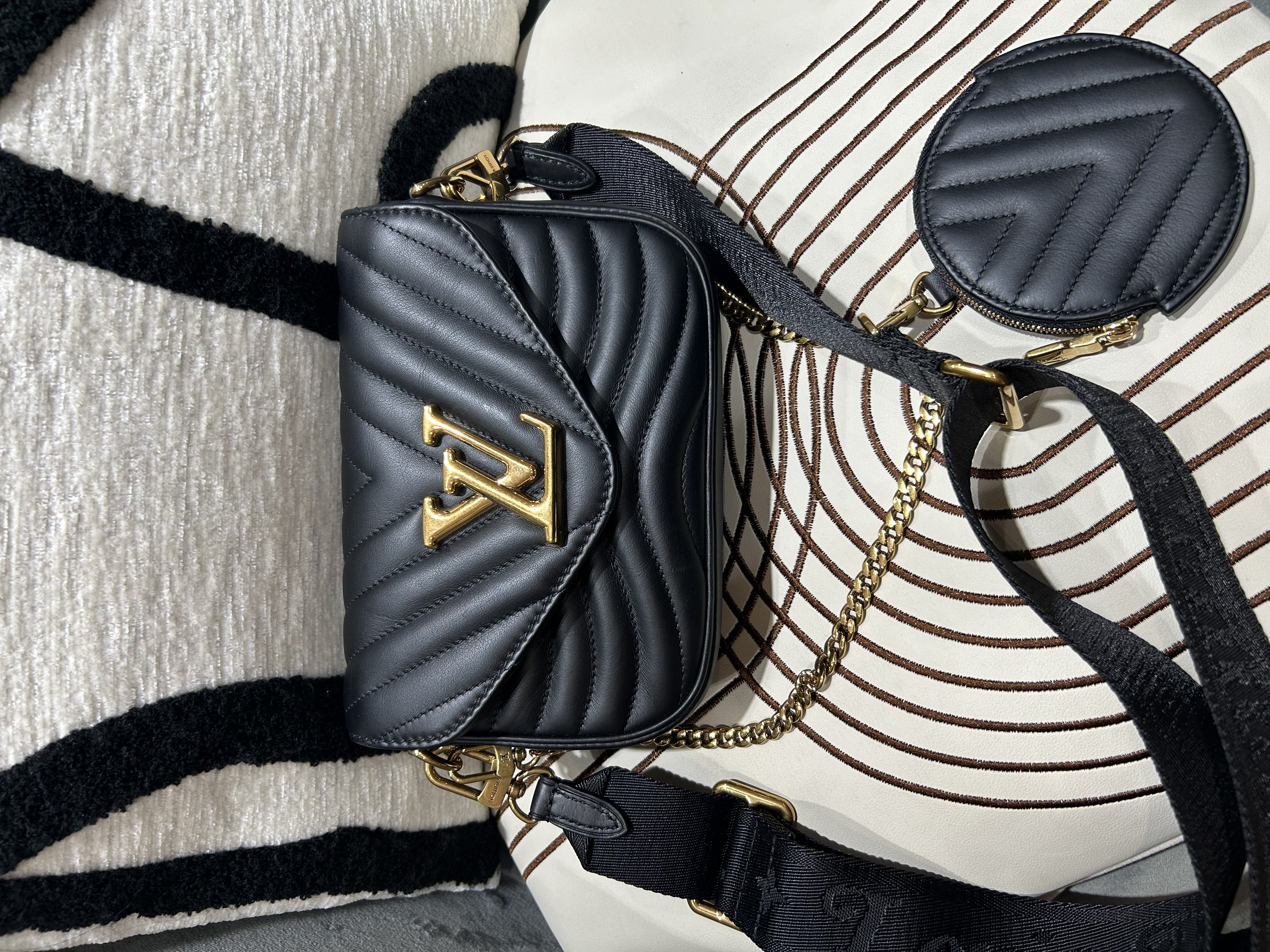 Lv New Wave Multi-Pochette Shoulder Bag M56461 100%Authentic, 98%New ✅NHF✅Coin Case ✅Dust bag✅Box