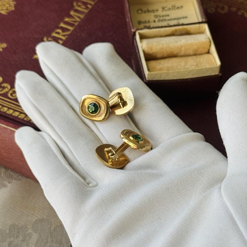 Vintage Emerald Rhinestone Golden Cufflinks (NZ104)