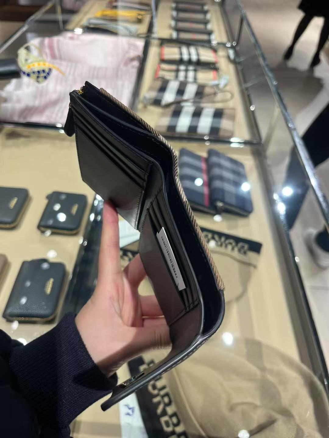 預購 Burberry🌈🌈折扣款 格仔short wallet Sale