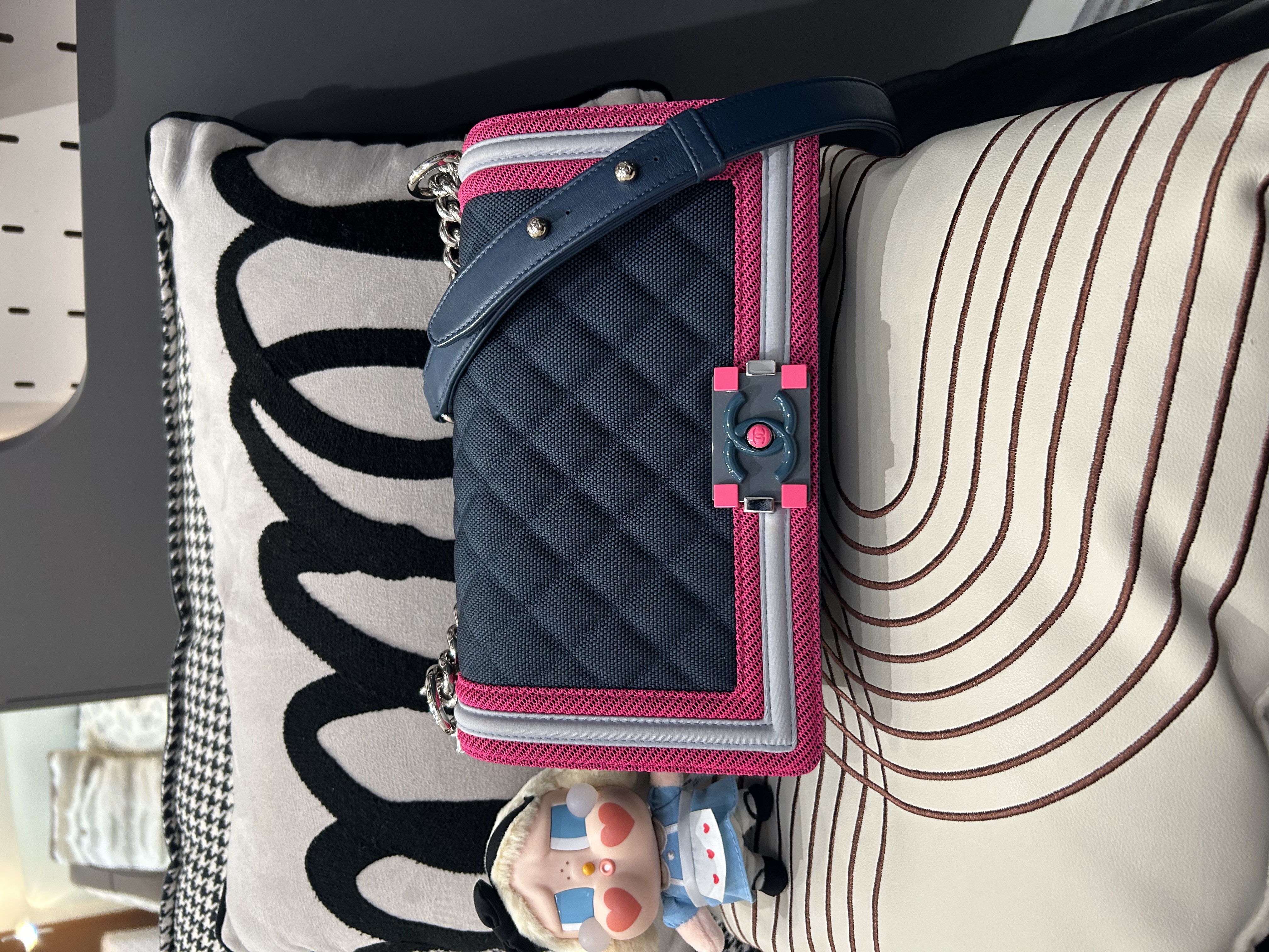 Chanel boy Chanel 25cm flap bag 100%Authentic,98%new ✅22card✅dust bag✅box