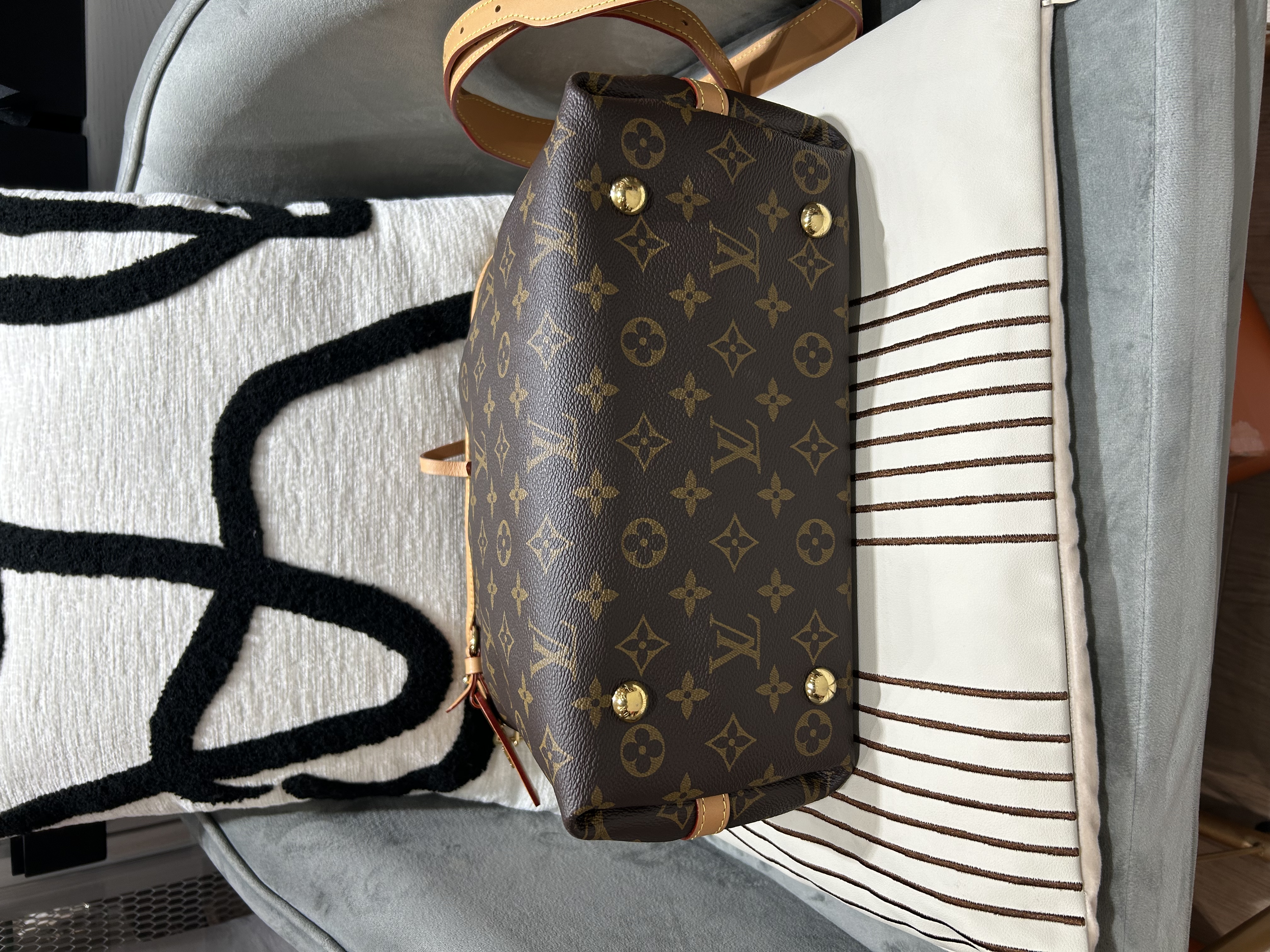 LV Carryall PM Monogram 100%Authentic, 99%New ✅Dust bag