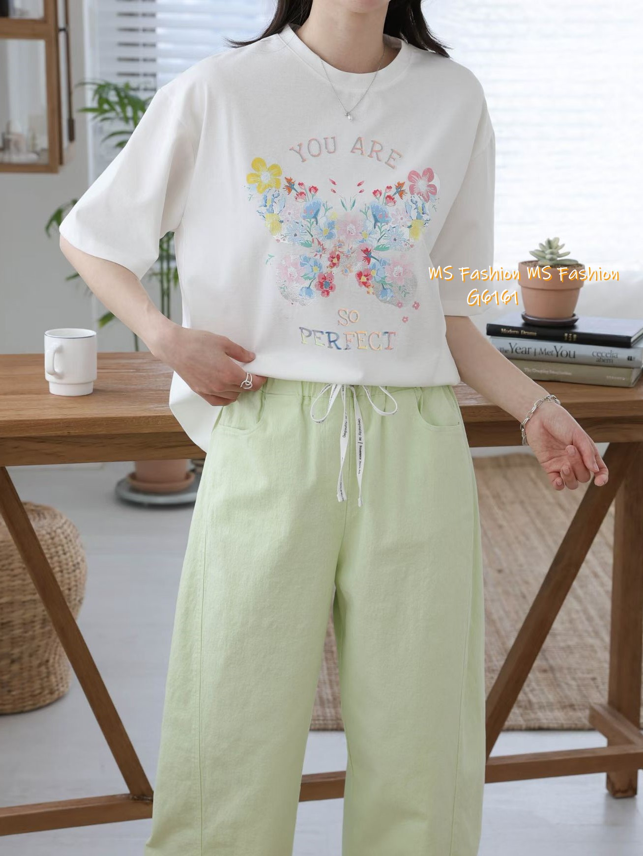 G6161 韓國🇰🇷蝴蝶花圖案top