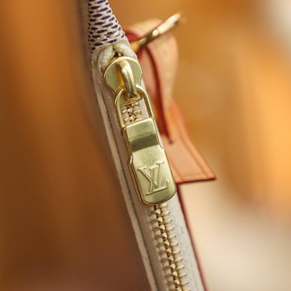 𝐍𝐄𝐕𝐄𝐑𝐅𝐔𝐋𝐋 经典之王👜✨ ▪️尺寸：31*28*14cm▪️ 被称为“性价比之王” 每个女人都该拥有的𝙉𝙚𝙫𝙚𝙧𝙛𝙪𝙡𝙡购物袋， 确实如此，不仅是日常的百搭之王， 更是满足于大容纳量的需求，通勤实用满分好评！ 作为子母包，里面的小包可拆卸单独手提， 一包多用的性价比之王！💕