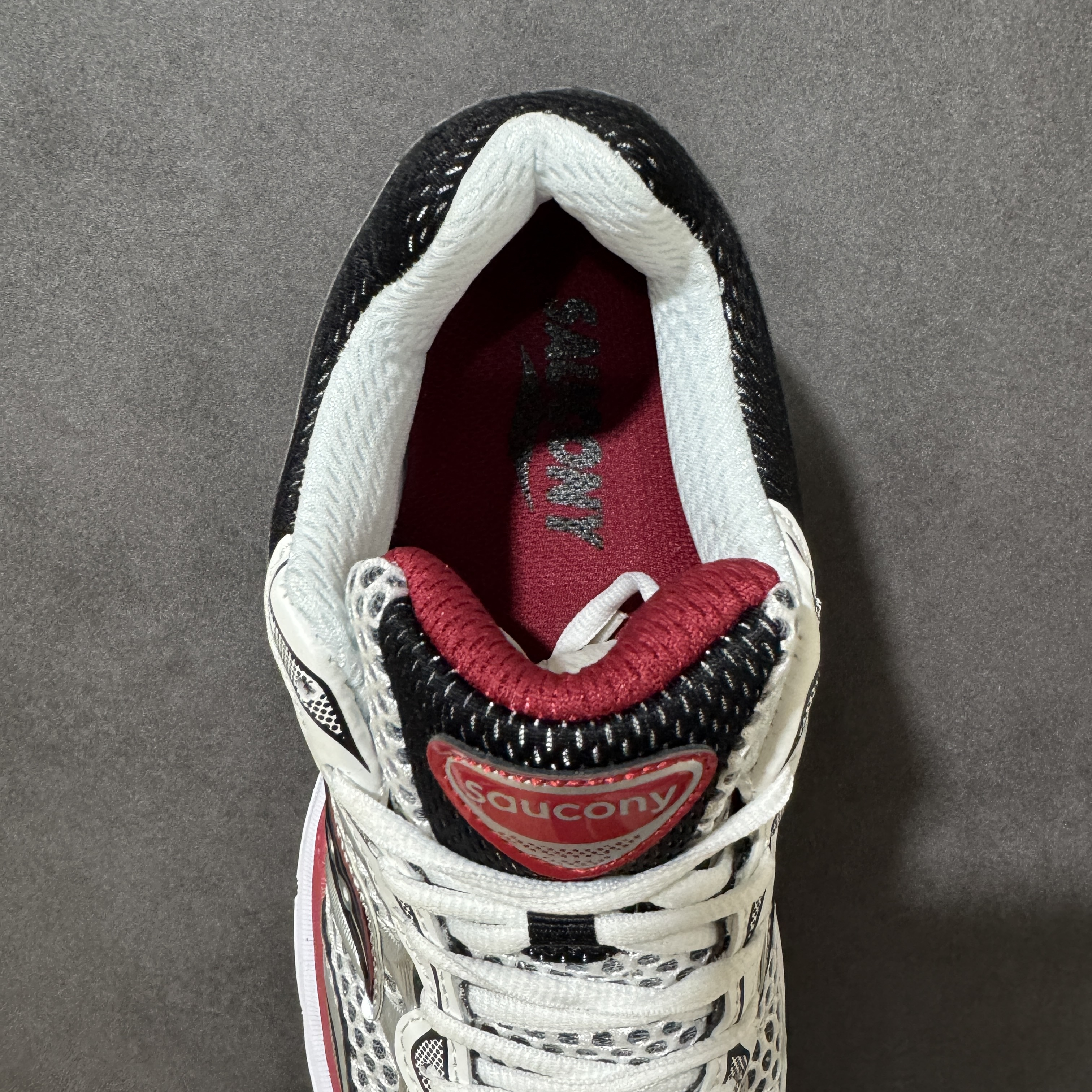 Saucony ProGrid Omni 9 OG