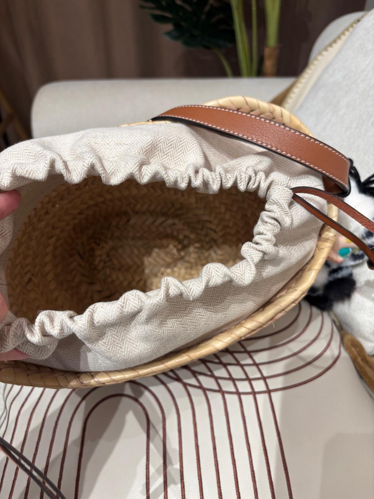 Loewe RAFFIA shoulder bag 斜孭袋 100%Authentic ,98%new ✅dust bag  