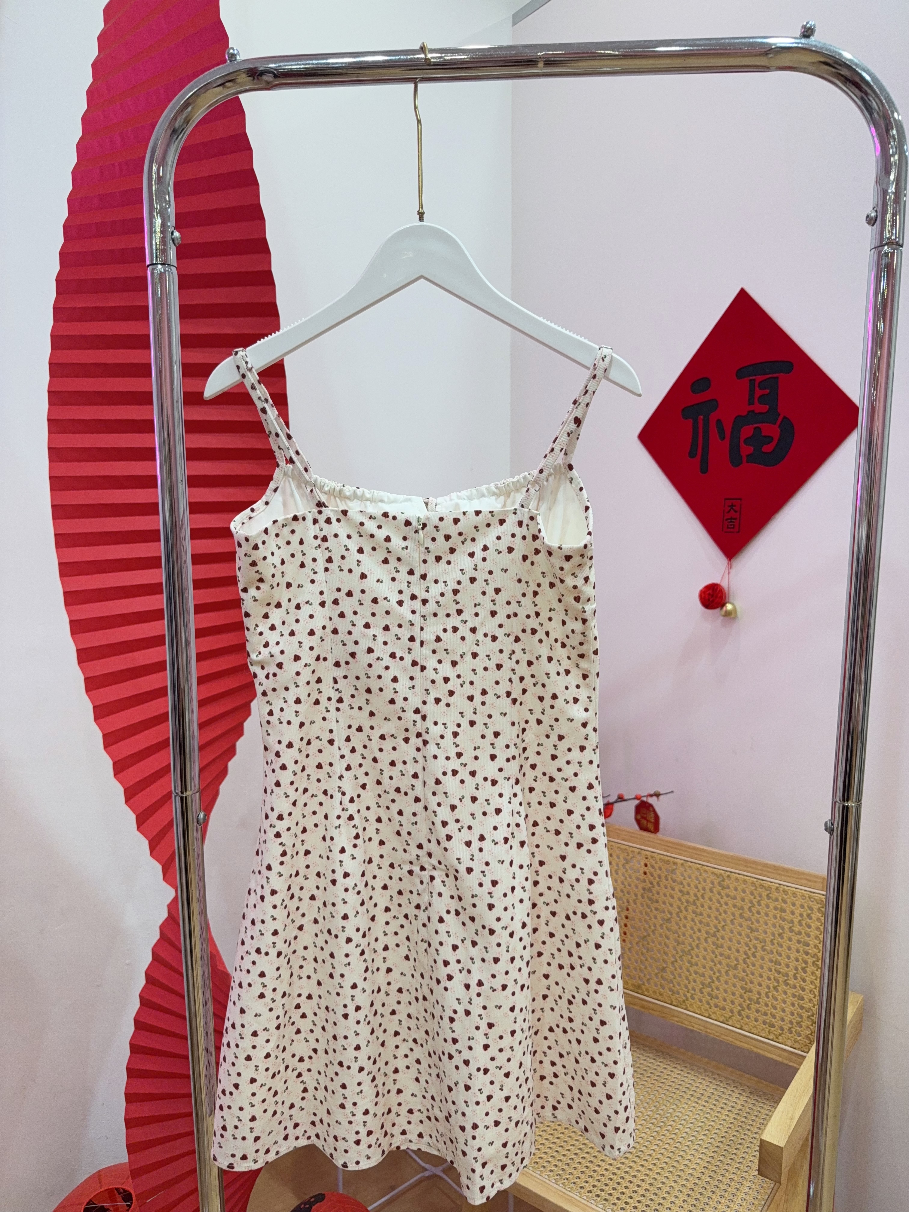 甜美小爱心吊带连身裙 R2941