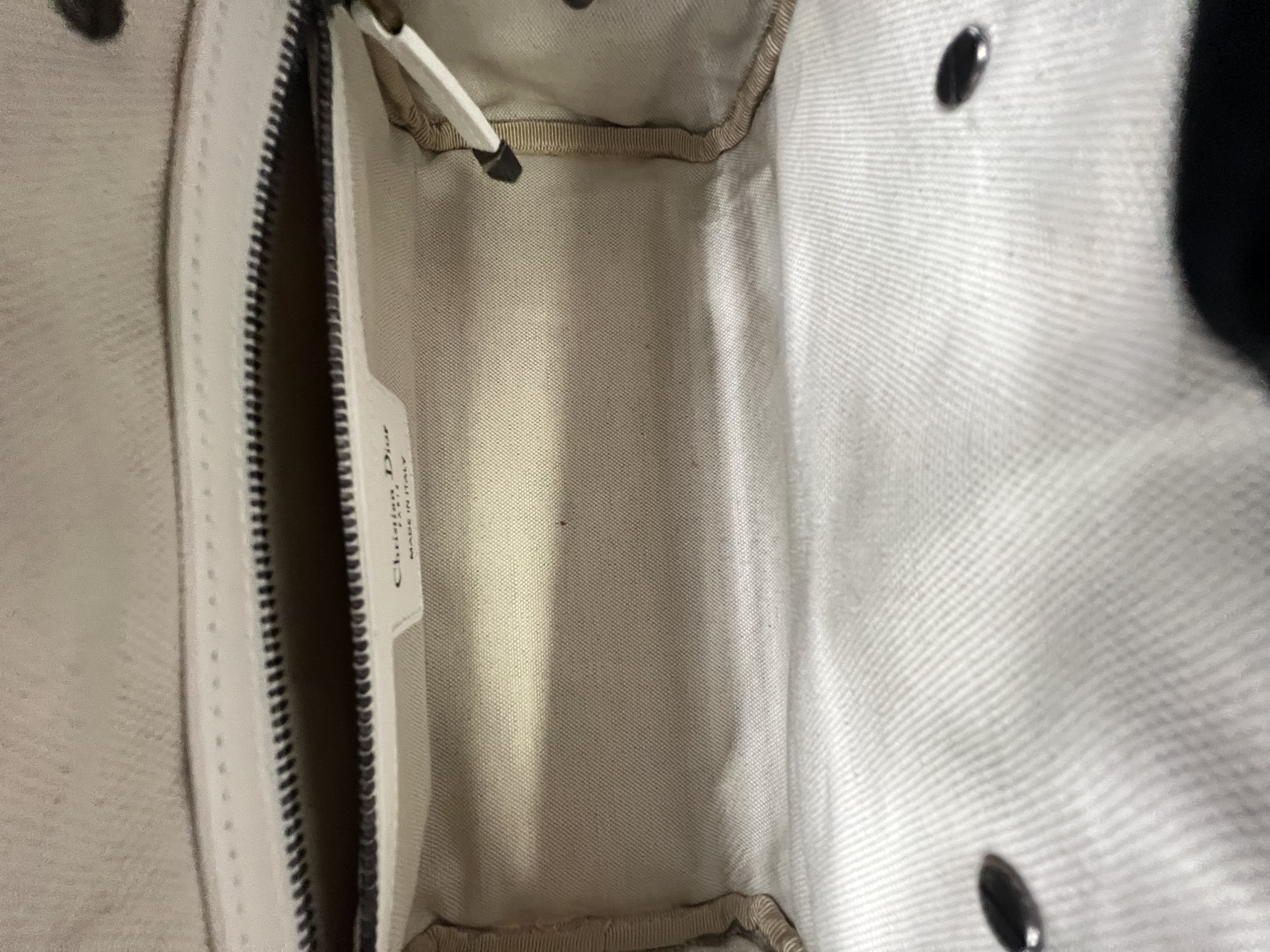 直播貨品 |  [1個-$100 2個-$300］BB01