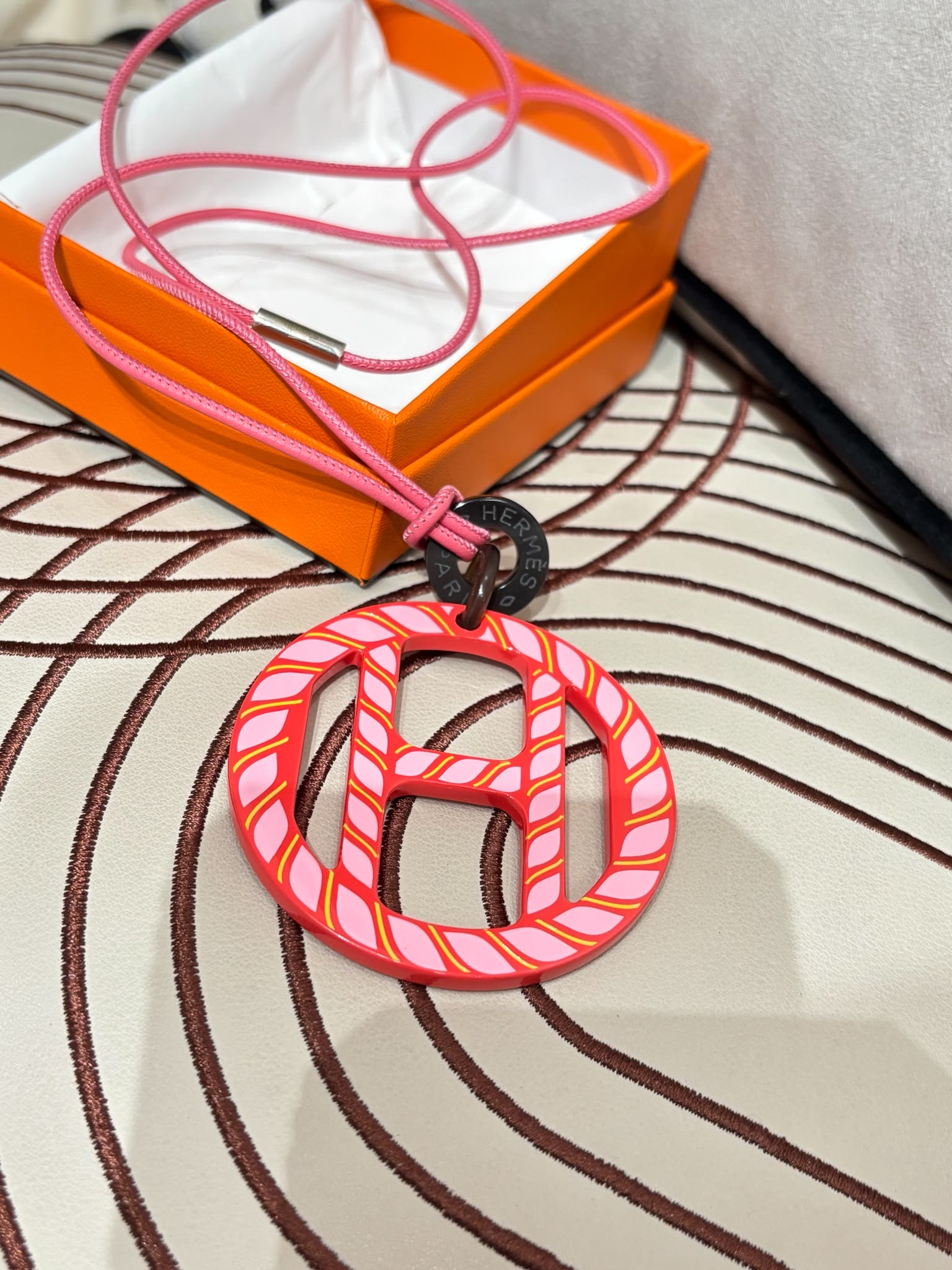 全新HERMES H EQUIPE HORN NECKLACE 粉紅色牛角頸鍊  100%Authentic ,100%new全新未使用品✅dust bag ✅box 