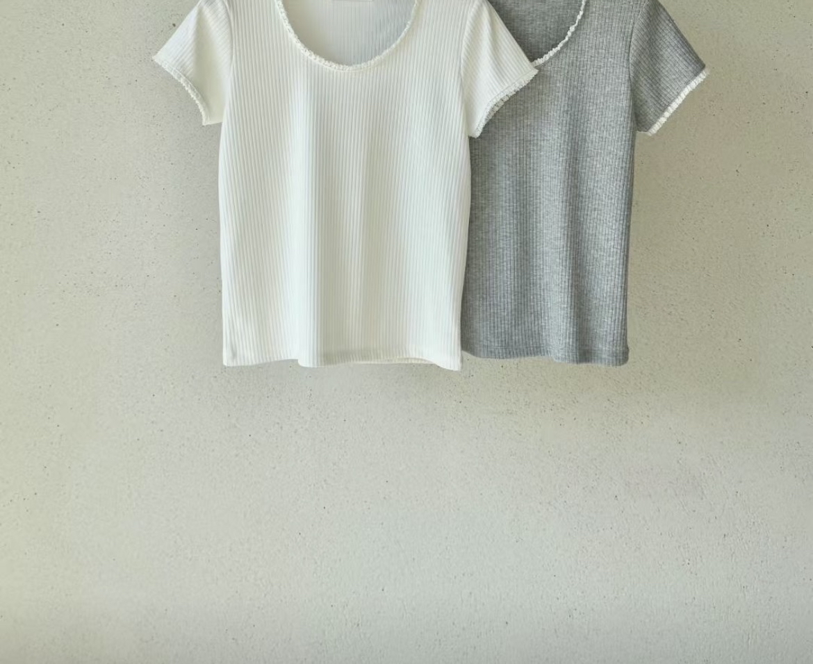 ❥ 花 邊 坑 紋 上 衣 。