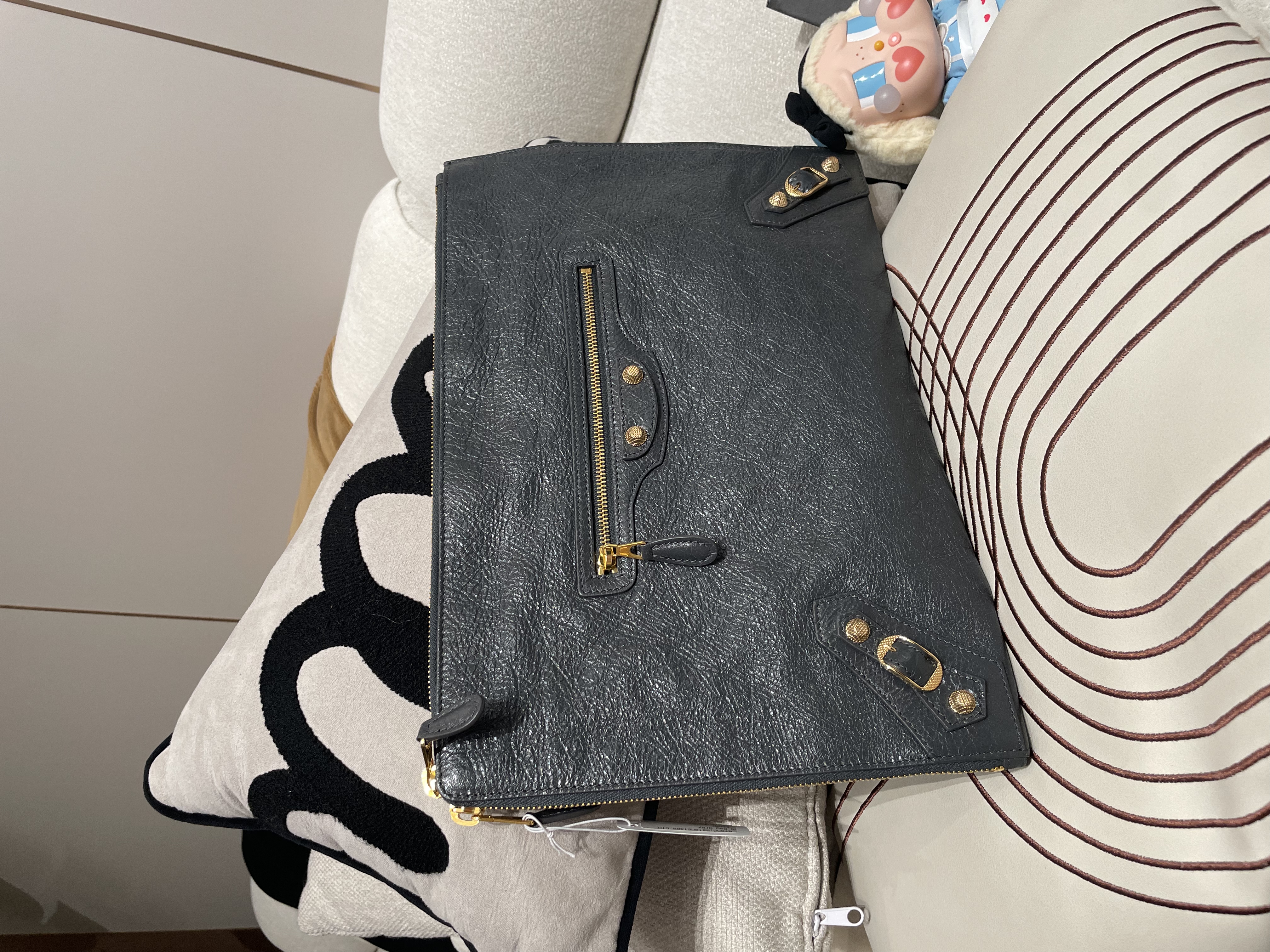 Balenciaga clutch bag  100%Authentic, unused ✅tap booklet✅dust bag