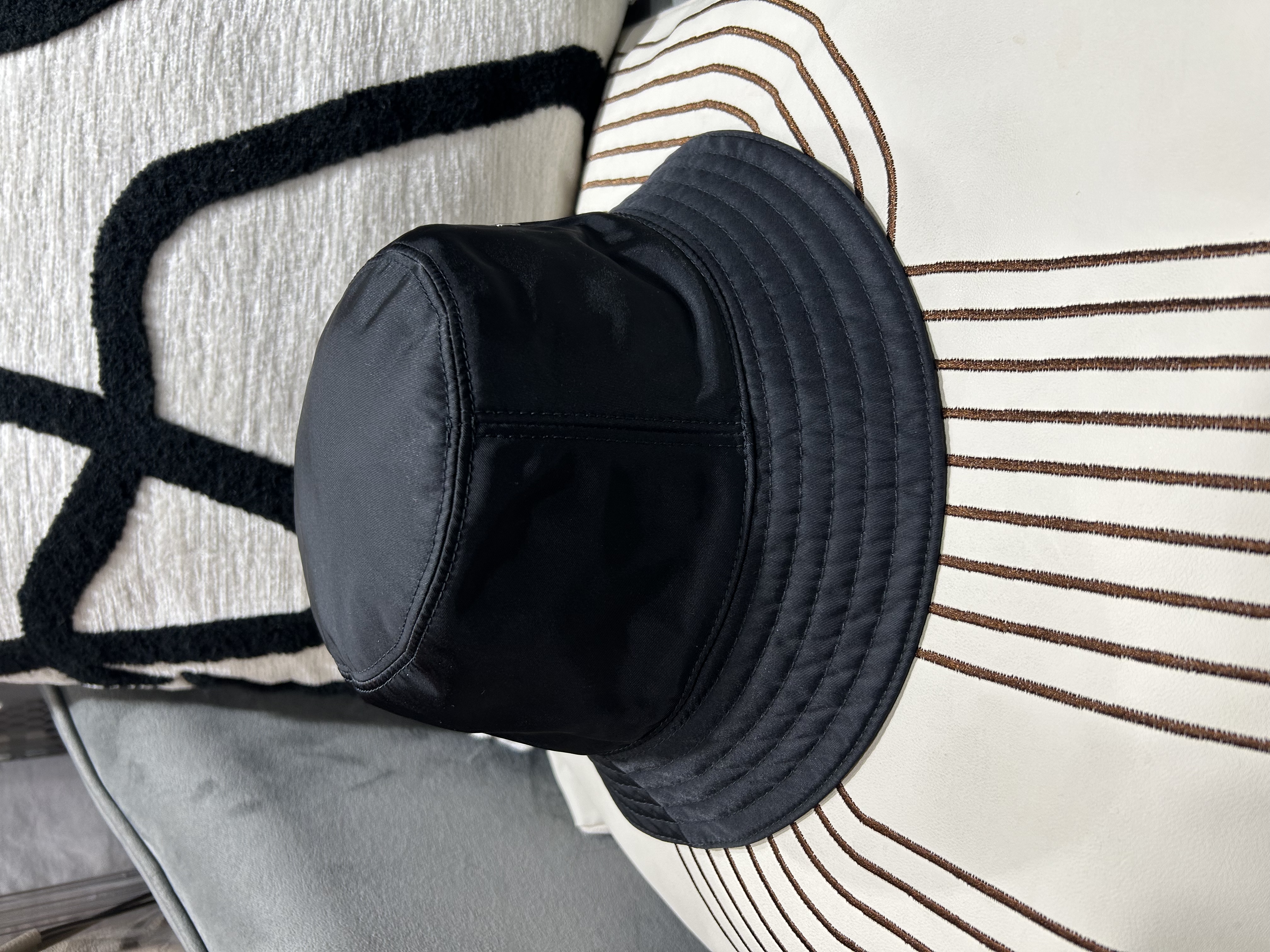GIVENCHY BUCKET HAT NYLON 帽100%Authentic,UNUSED未使用品